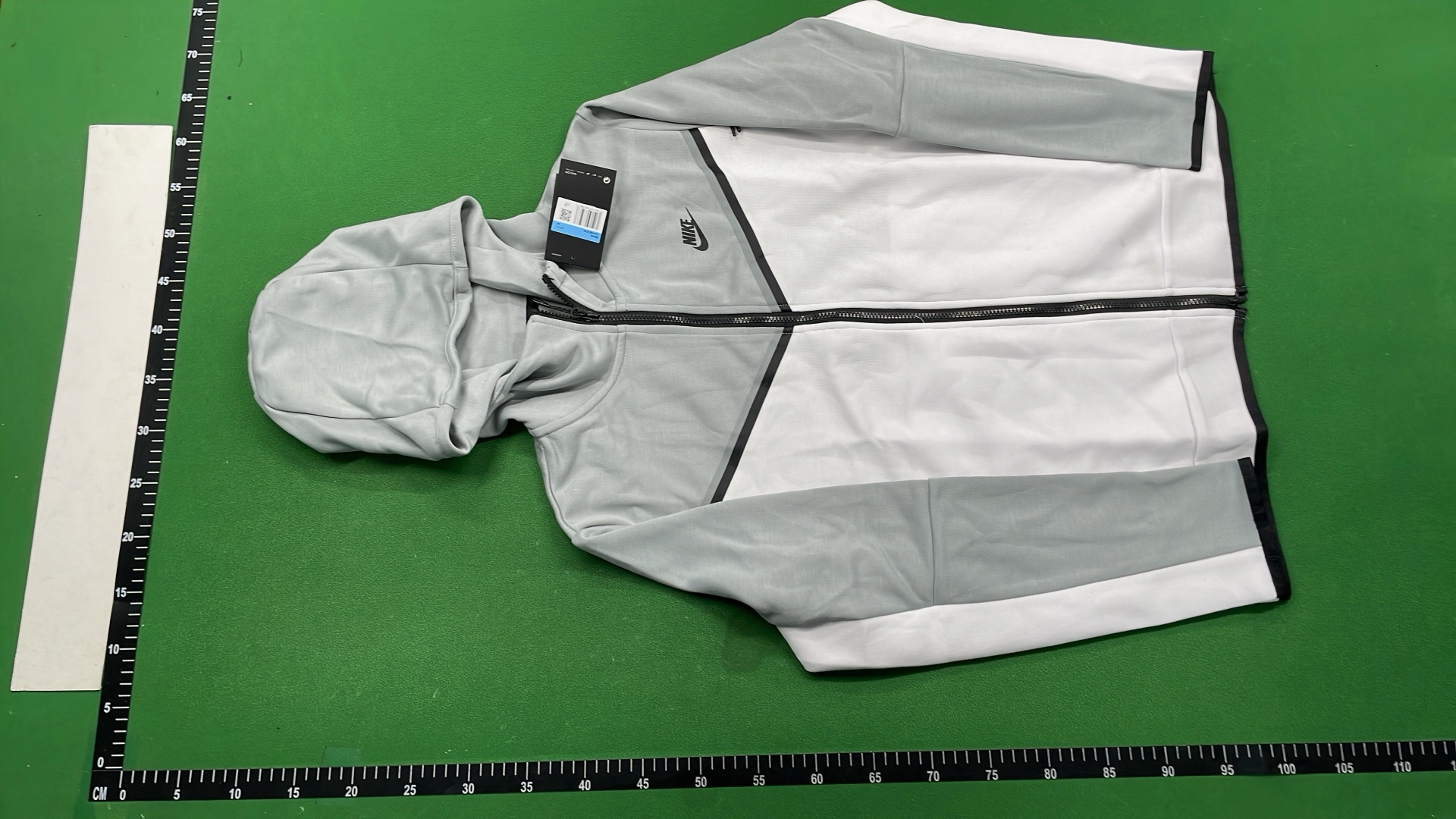 Nike Gray Hoodie and Jogger Set for Men - Comfortable Athletic Wear