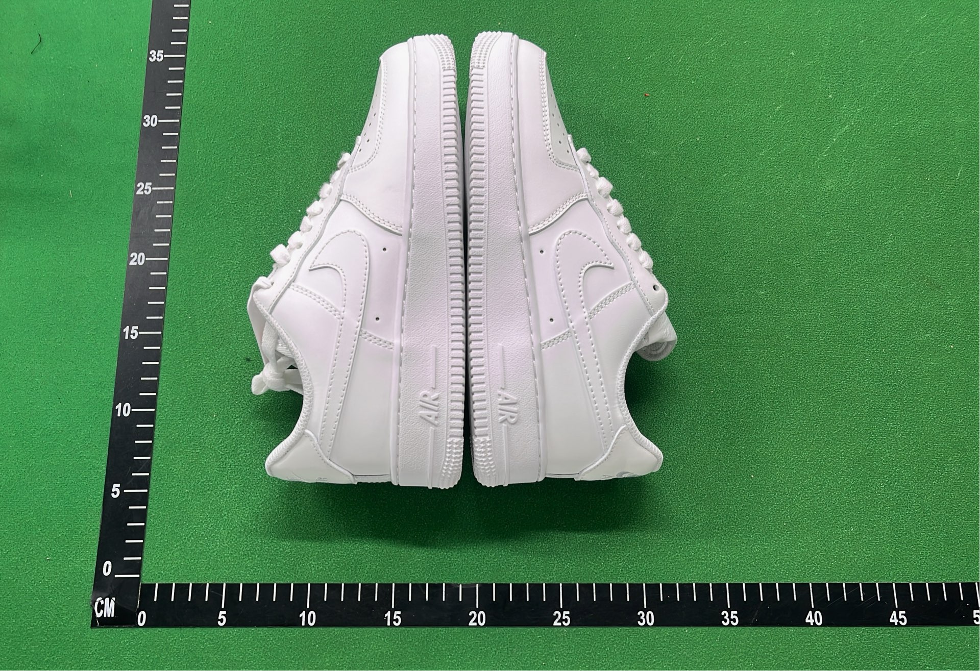 Nike Air Force 1 Low Supreme Collaboration Sneakers