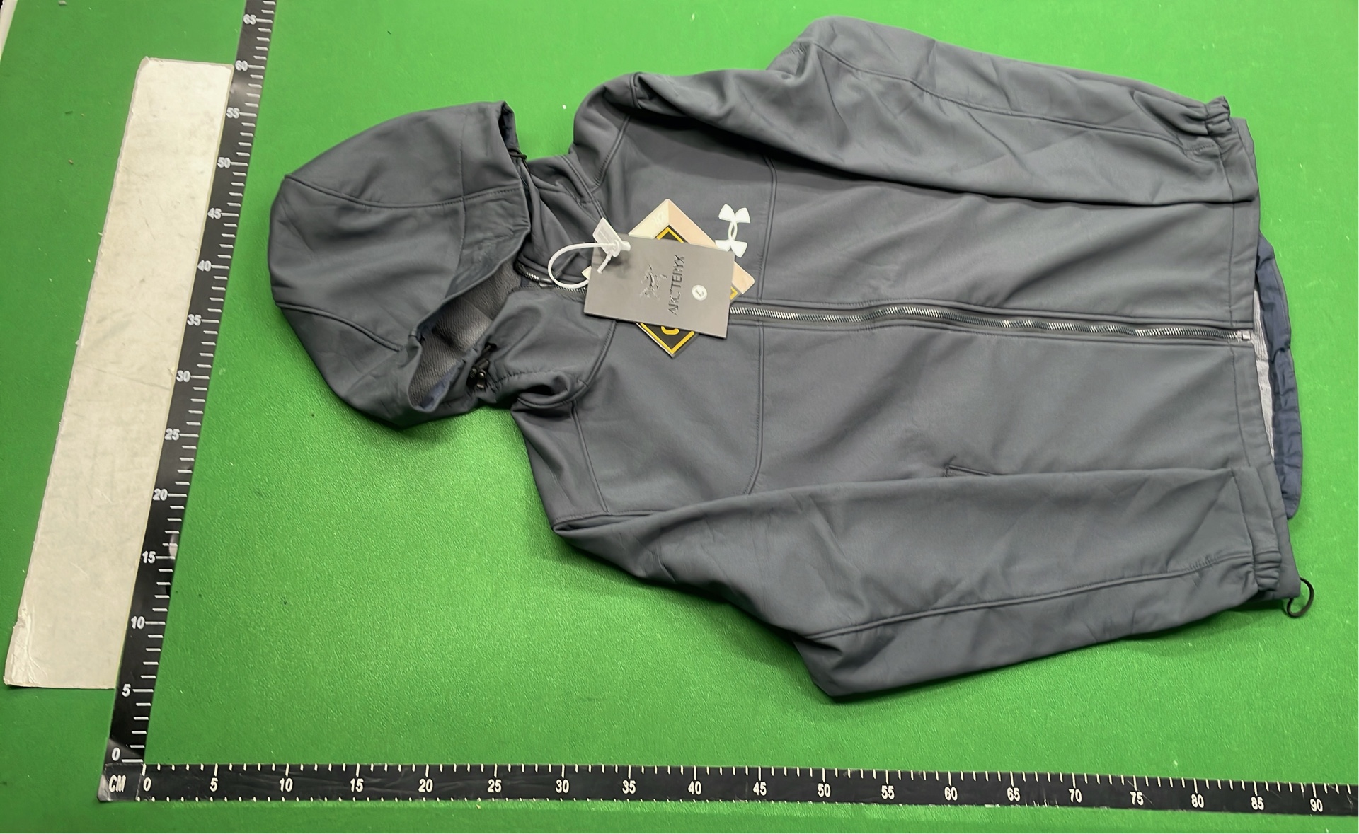 Under Armour Men's Black Hooded Jacket