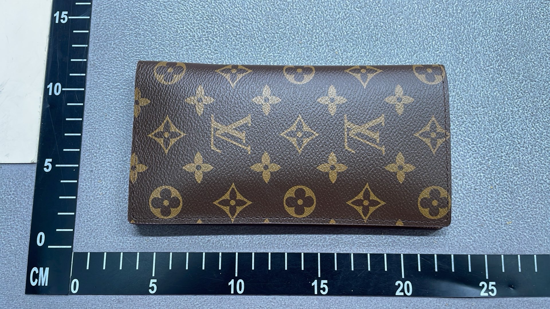 Louis Vuitton Men's Wallets - Damier and Monogram Patterns