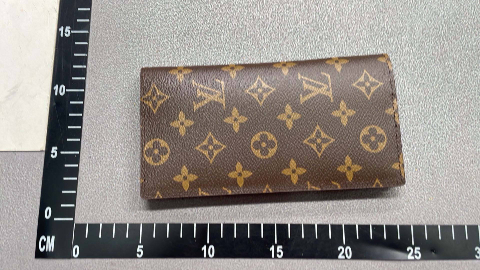 Louis Vuitton Men's Wallets - Damier and Monogram Patterns
