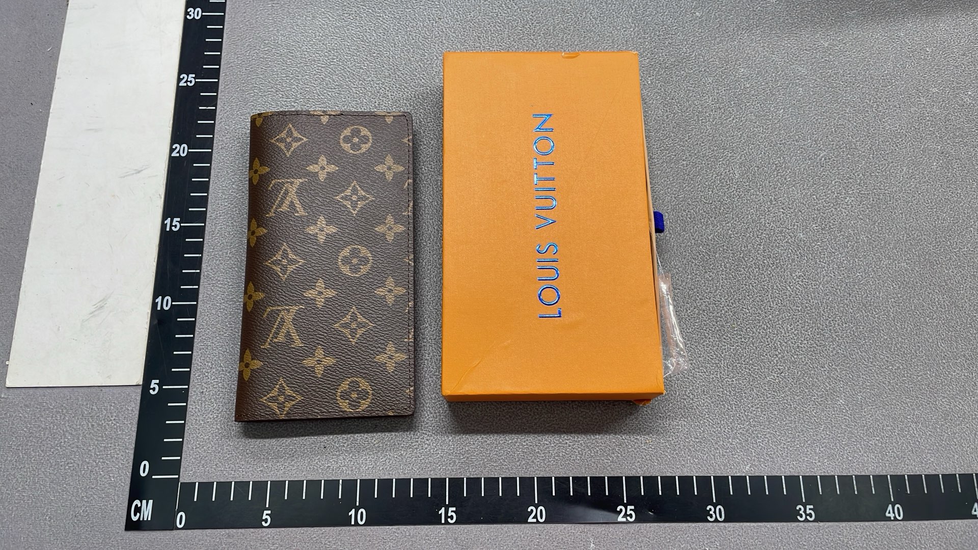 Louis Vuitton Men's Wallets - Damier and Monogram Patterns