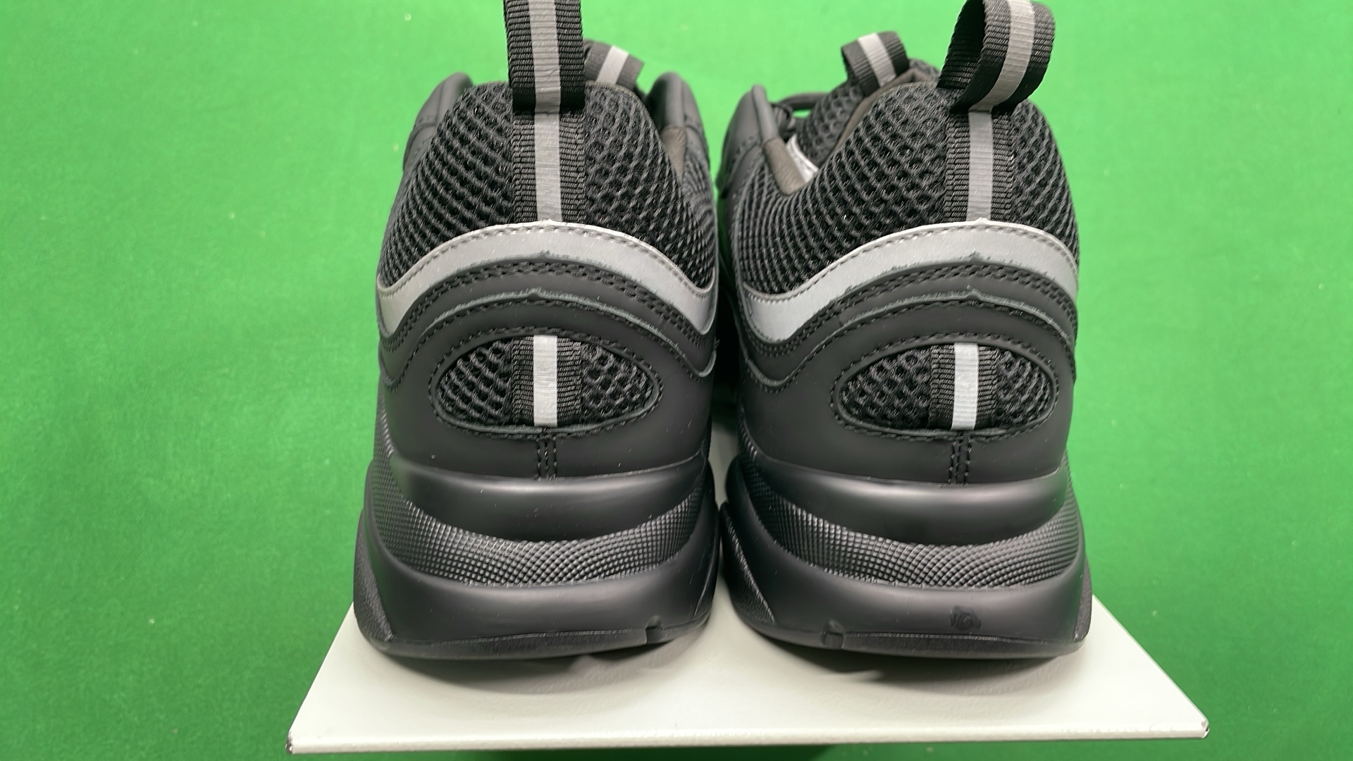 1:1 Batch DIOR B22 Shoes-1  in the Best OopBuy Spreadsheet QC photos
