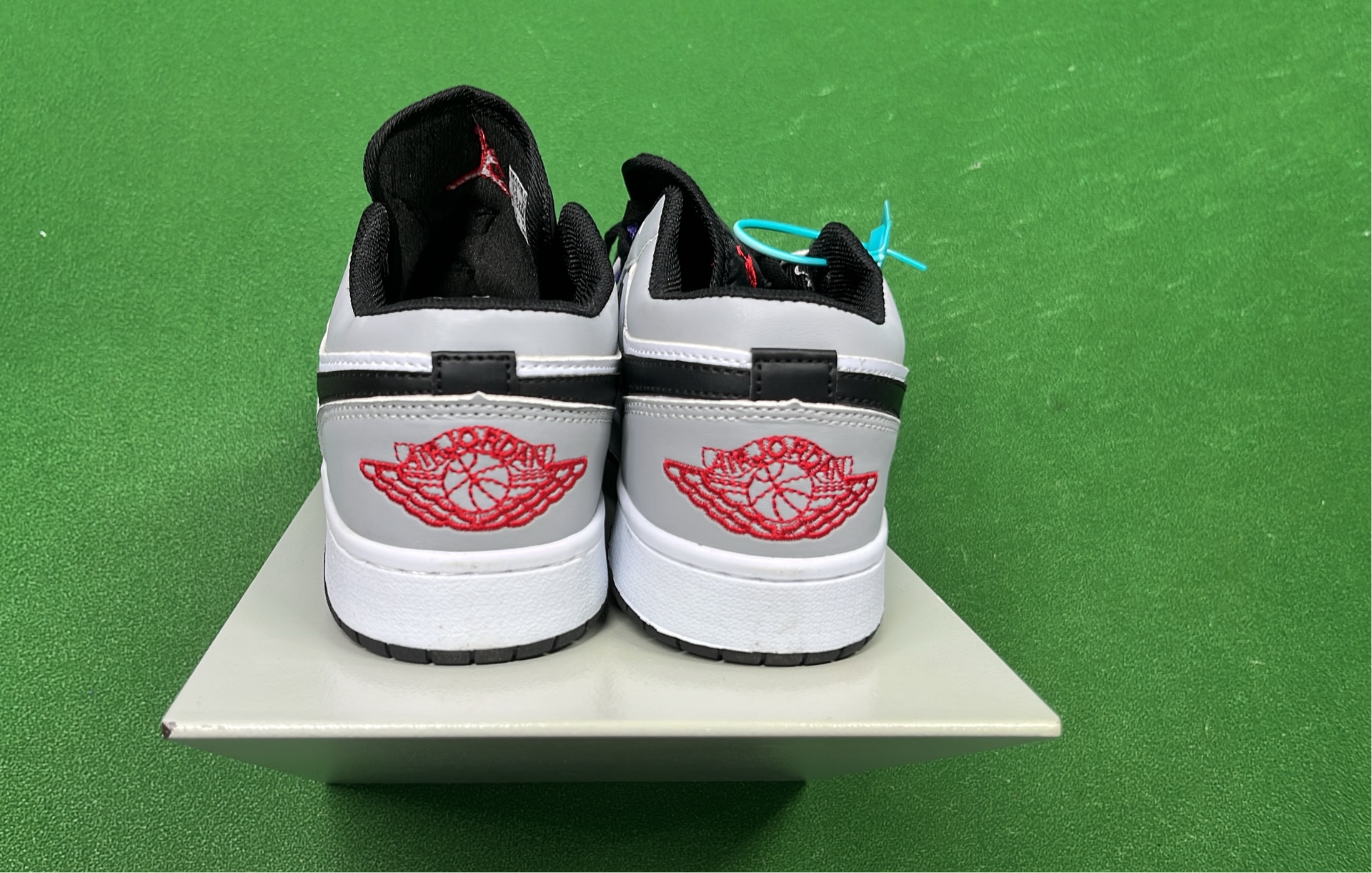 Nike Air Jordan 1 Low OG Retro Sneakers - Men's Fashion Basketball Shoes