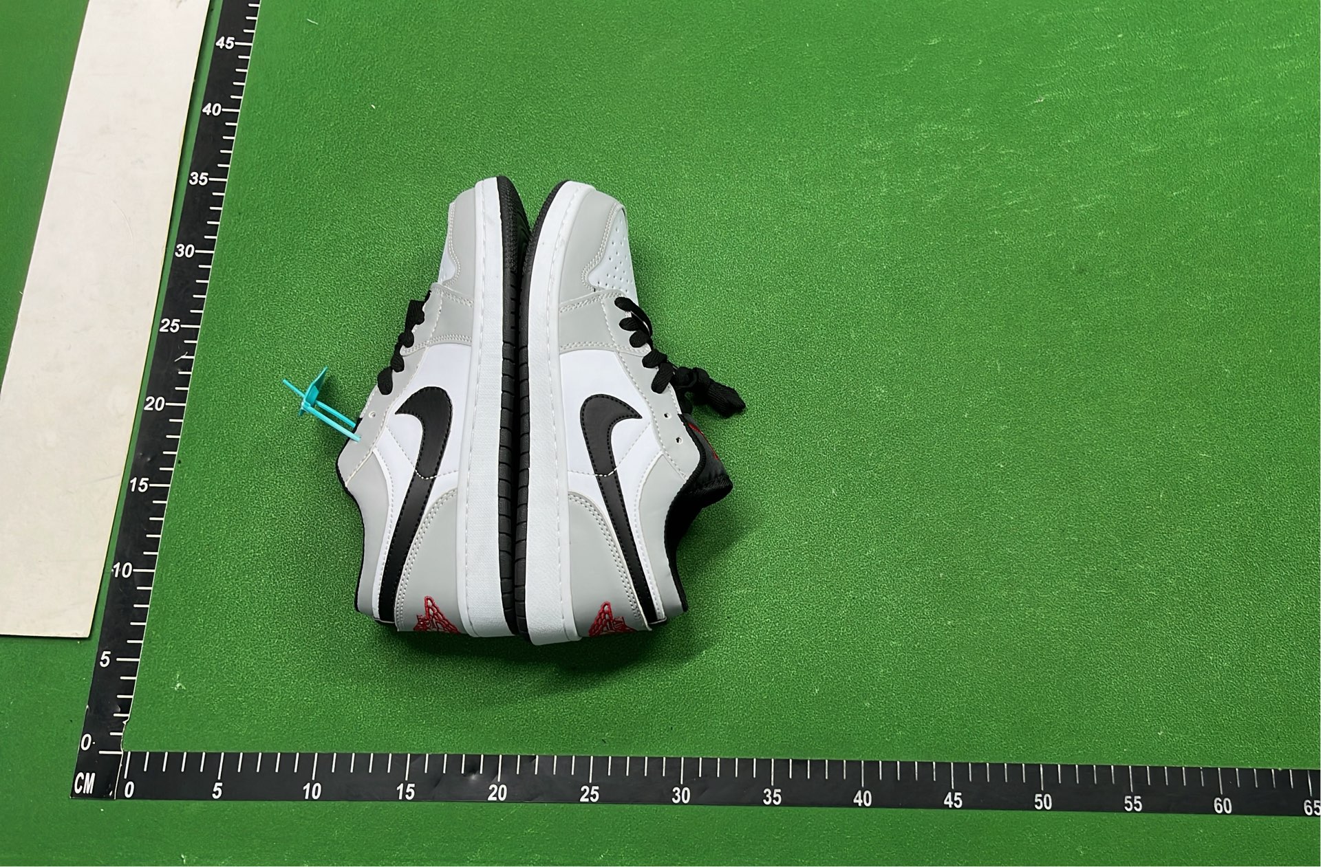 Nike Air Jordan 1 Low OG Retro Sneakers - Men's Fashion Basketball Shoes