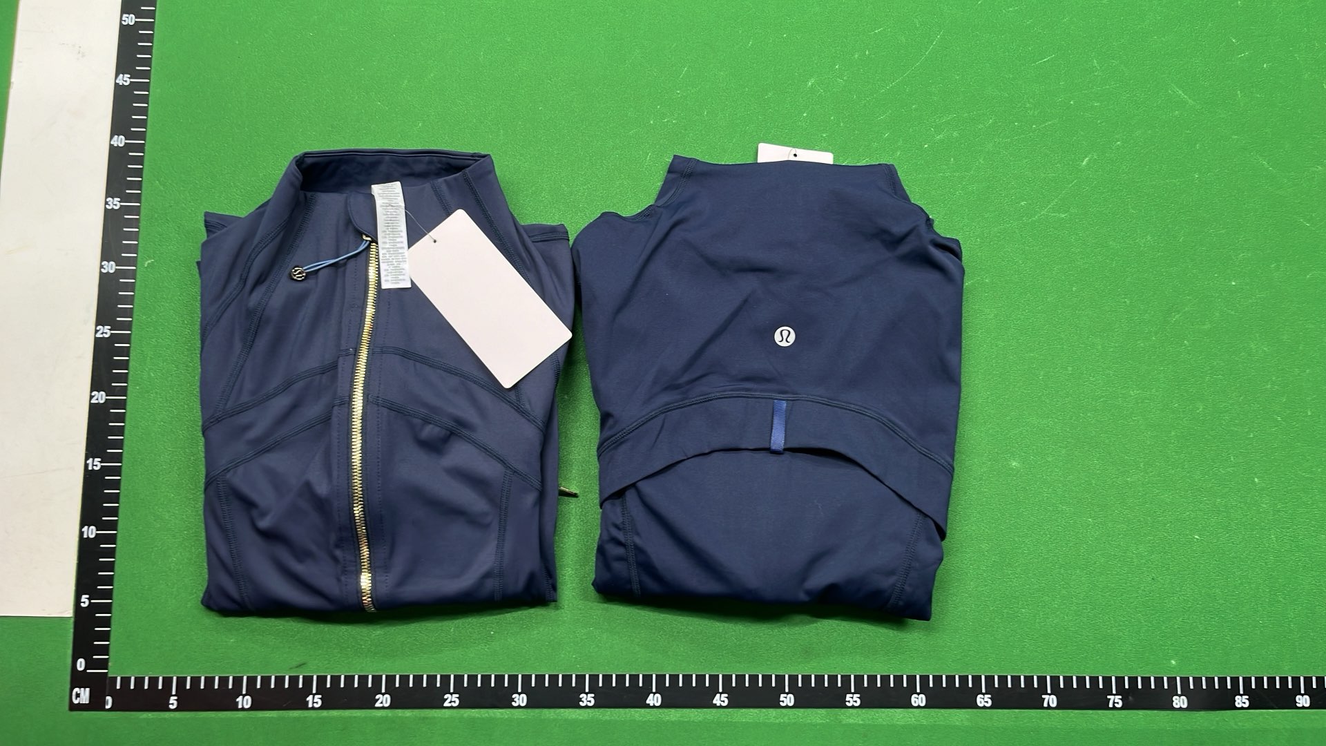 White Zip-Up Fitness Jacket for Women - Sleek & Stylish Design
