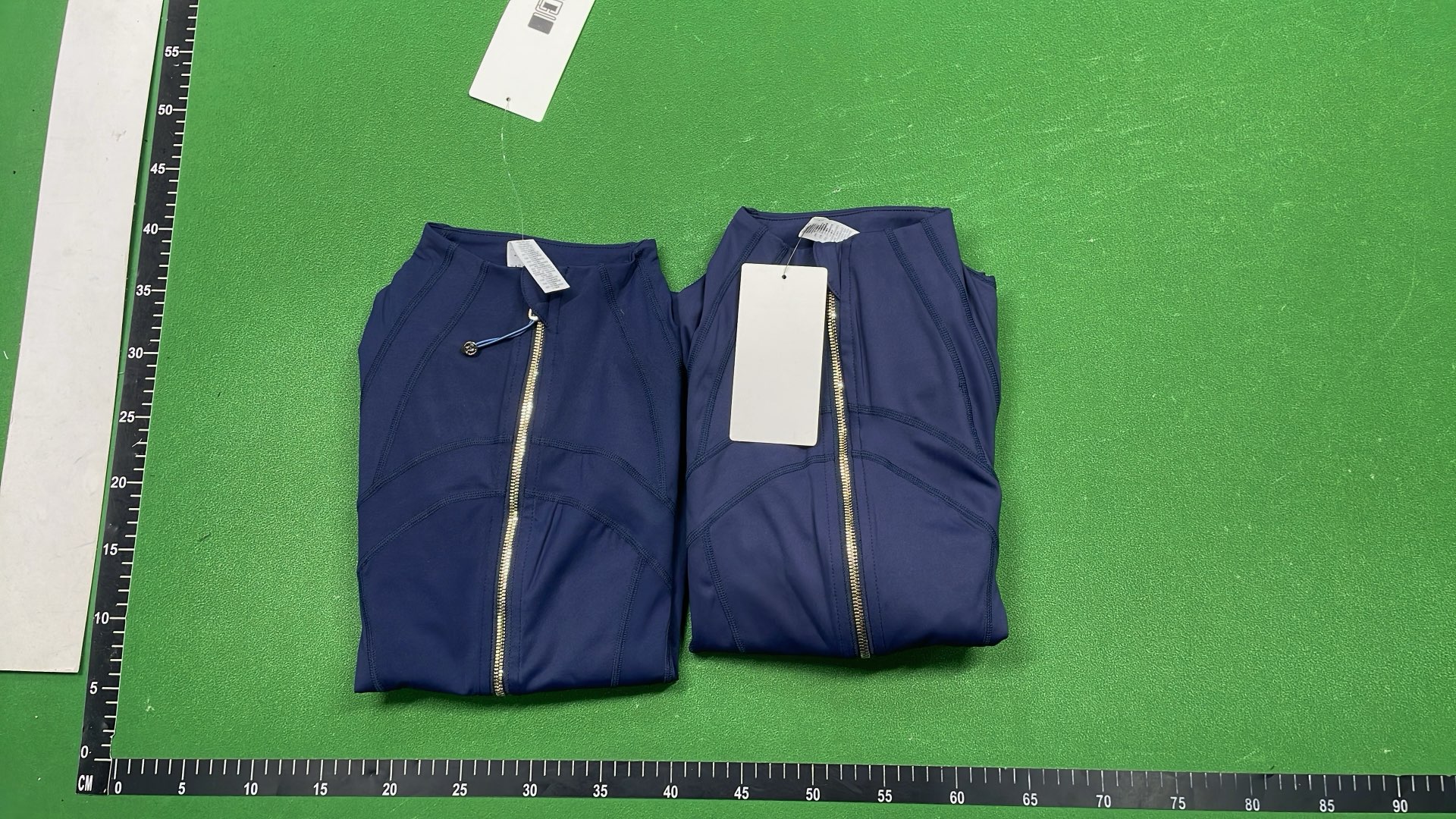 White Zip-Up Fitness Jacket for Women - Sleek & Stylish Design
