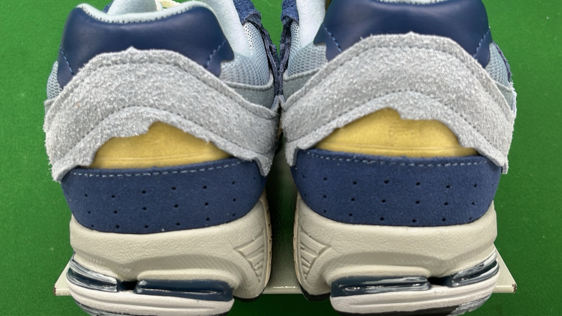 KT-2002R Custom Pattern Sneakers for Style and Comfort
