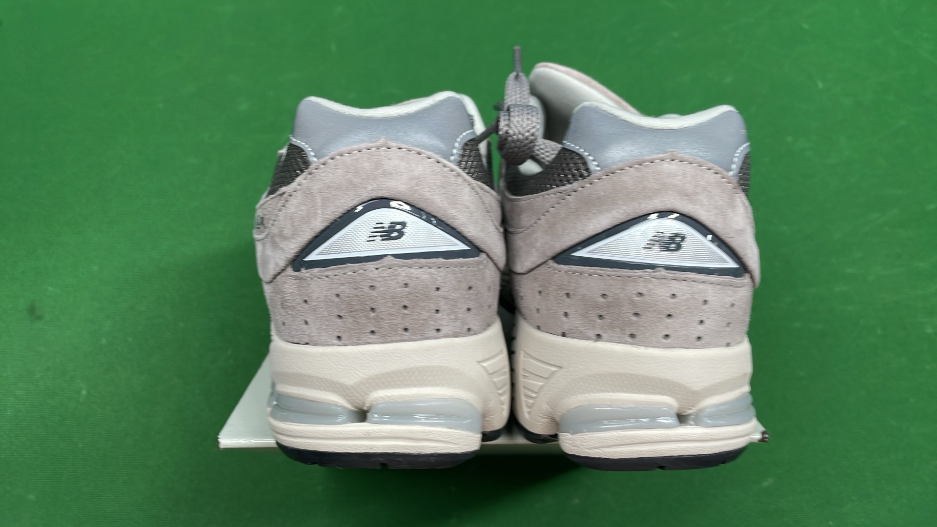 New Balance 990v4 Running Shoes - Premium Comfort & Support