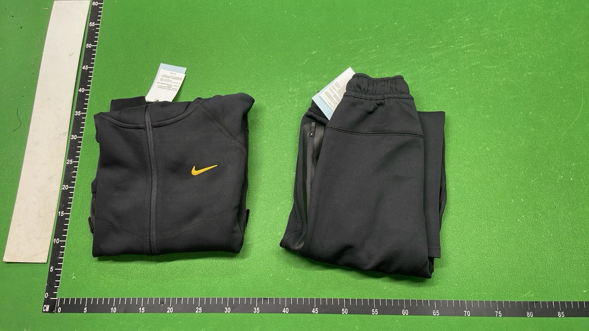 Nike Therma-FIT Hoodie and Sweatpants Set - Men's Athletic Wear