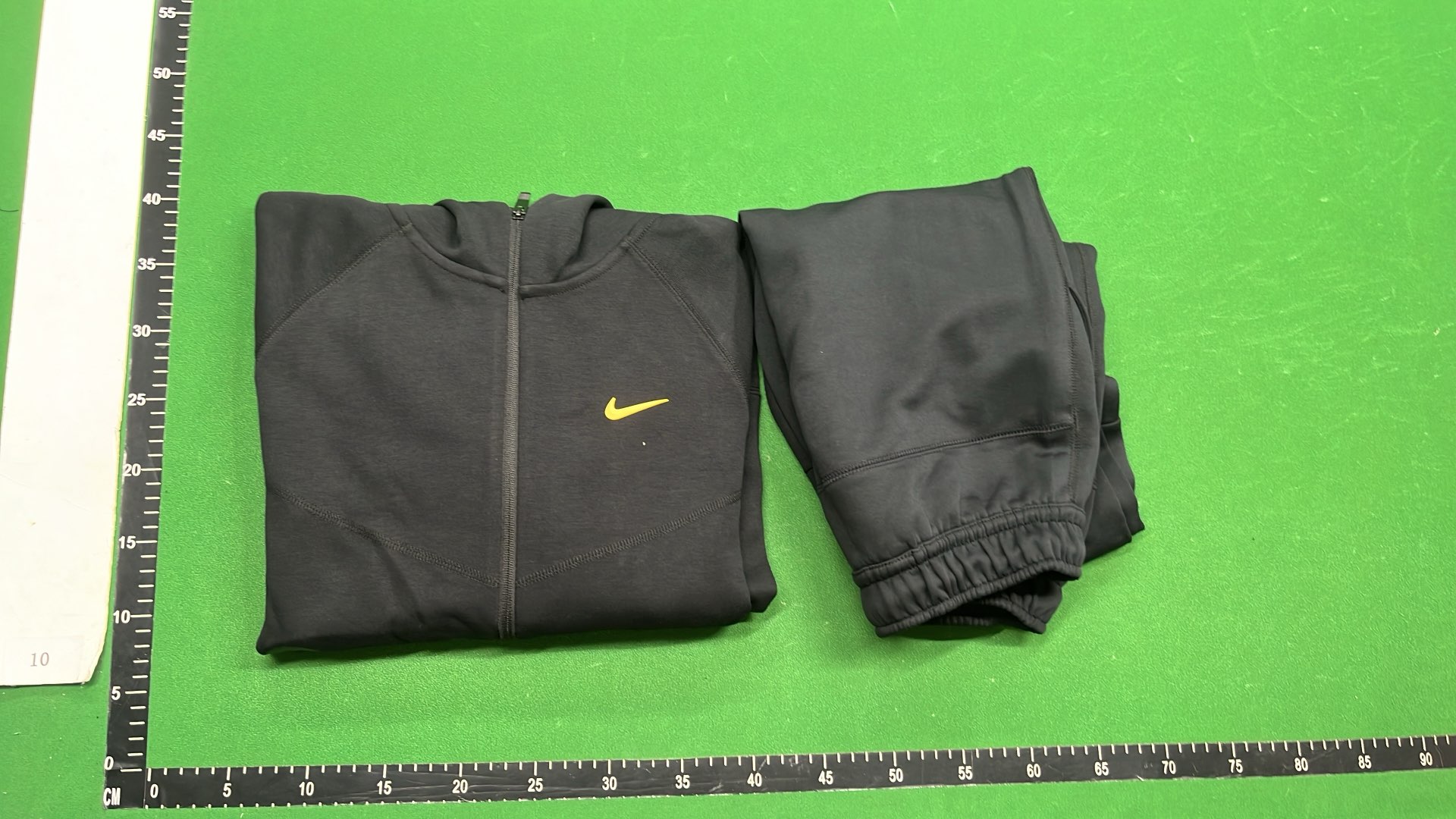 Nike Therma-FIT Hoodie and Sweatpants Set - Men's Athletic Wear