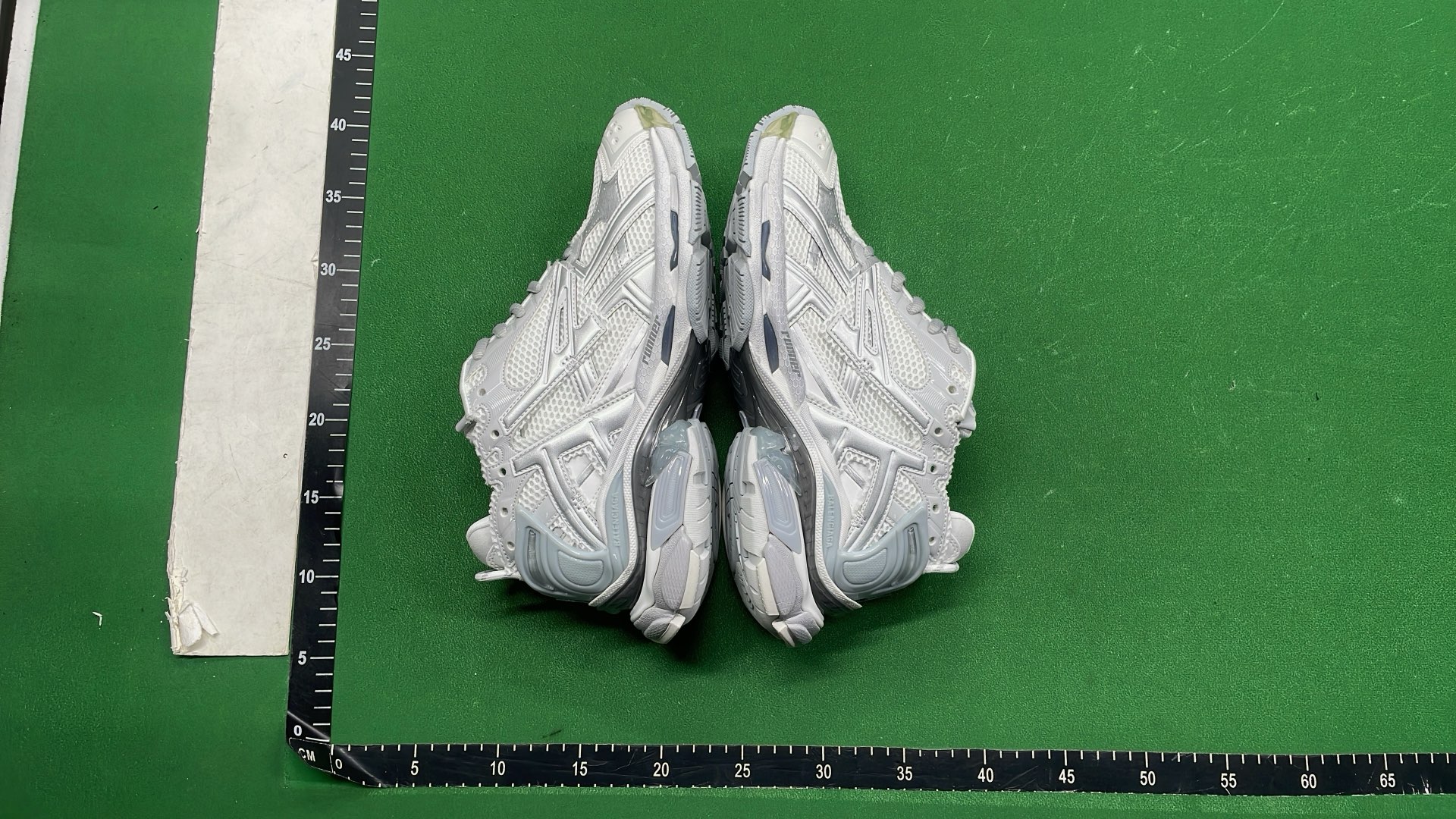 VG-RUNNER White Mesh Running Shoes for Men Women