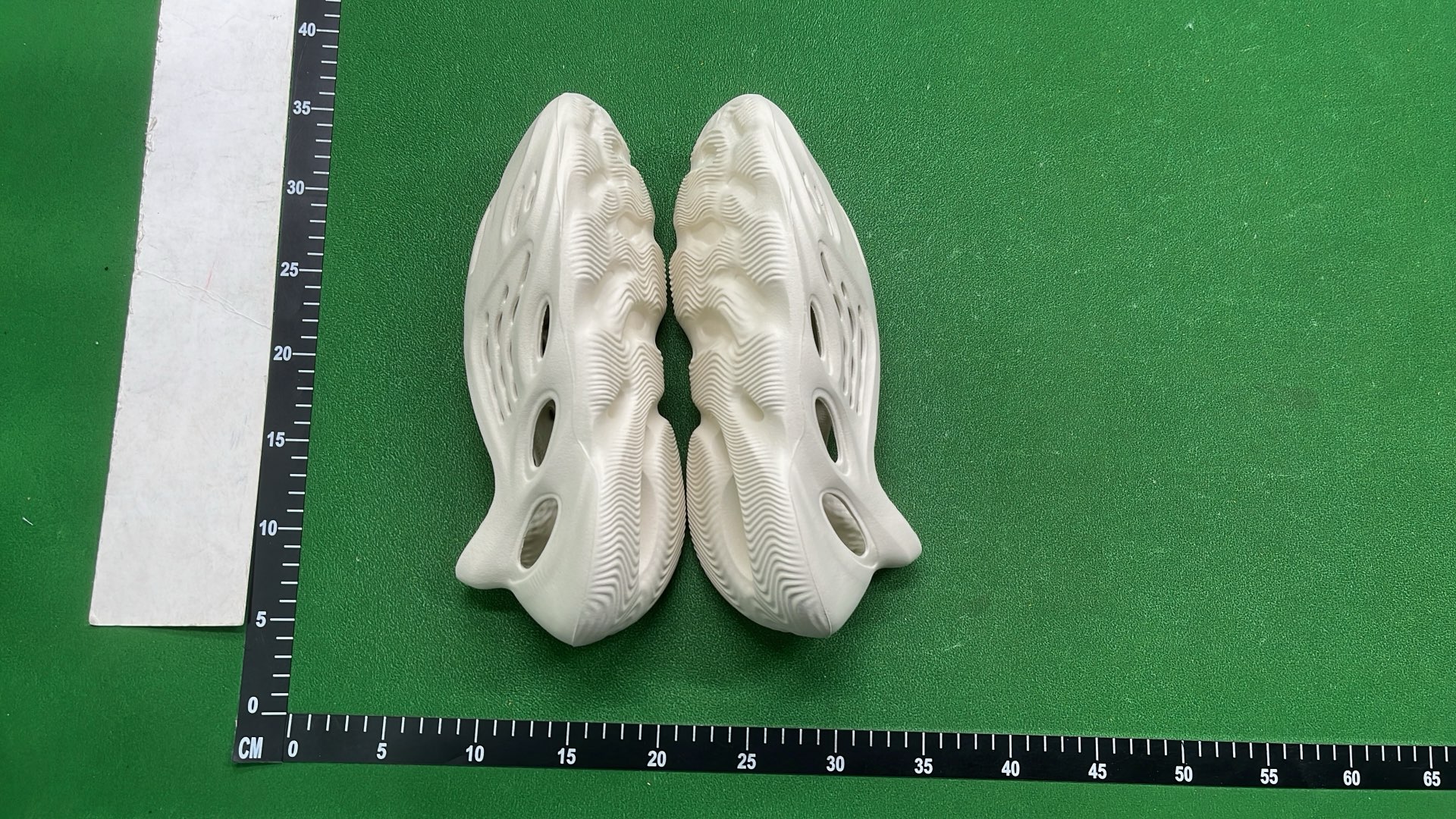 GX/LW Batch Fashionable Foam Shoes in Multiple Colors