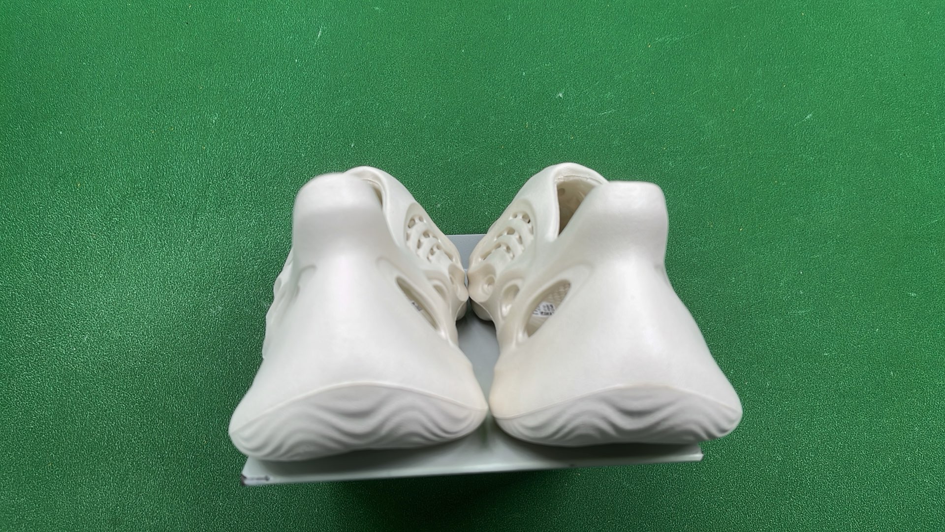 GX/LW Batch Fashionable Foam Shoes in Multiple Colors