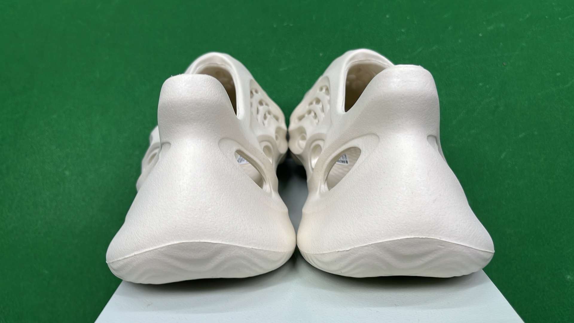 GX/LW Batch Fashionable Foam Shoes in Multiple Colors