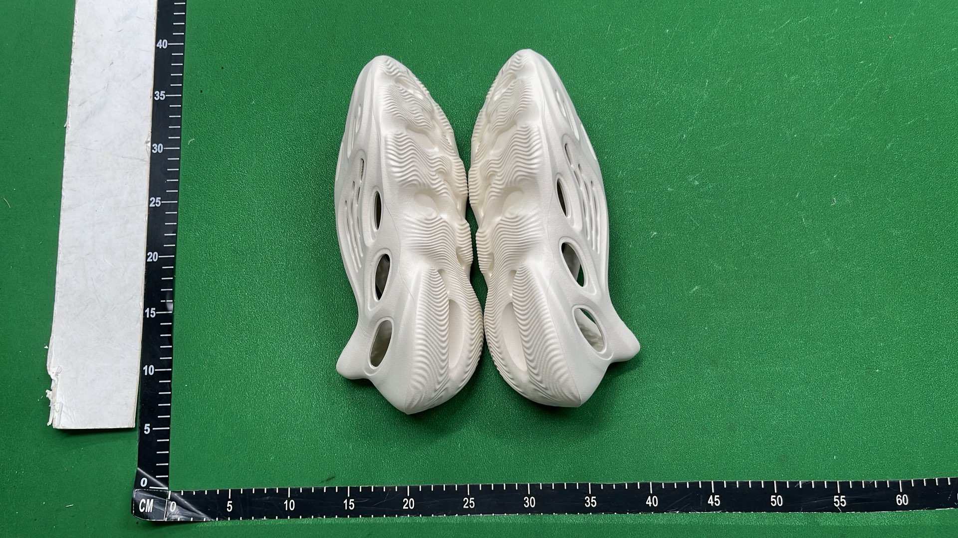 GX/LW Batch Fashionable Foam Shoes in Multiple Colors