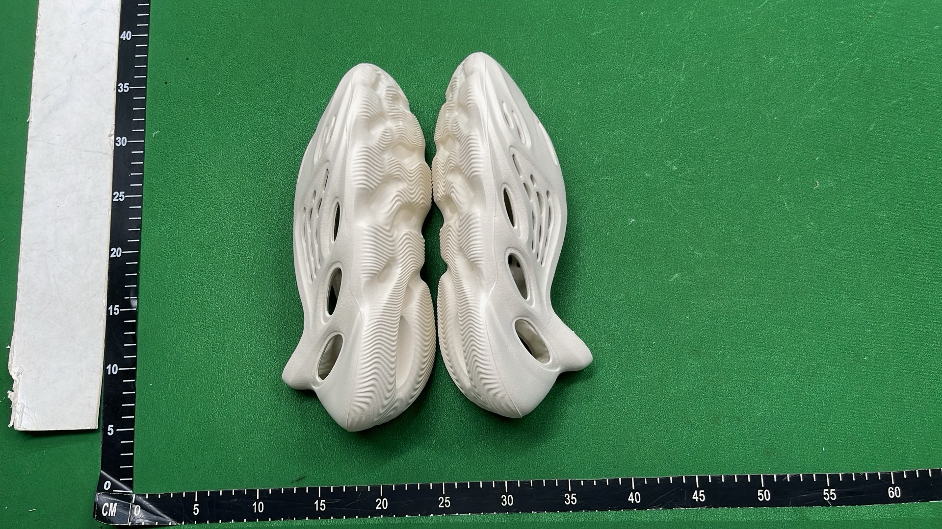 GX/LW Batch Fashionable Foam Shoes in Multiple Colors