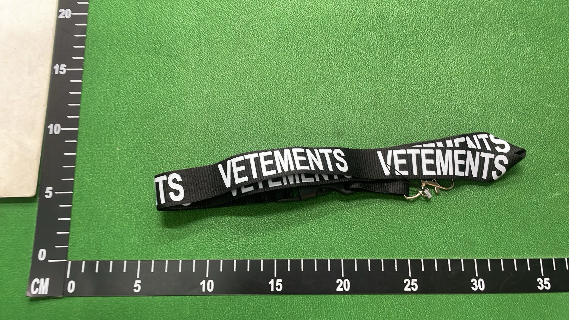 VETEMENTS Lanyard Neck Strap with Metal Clip