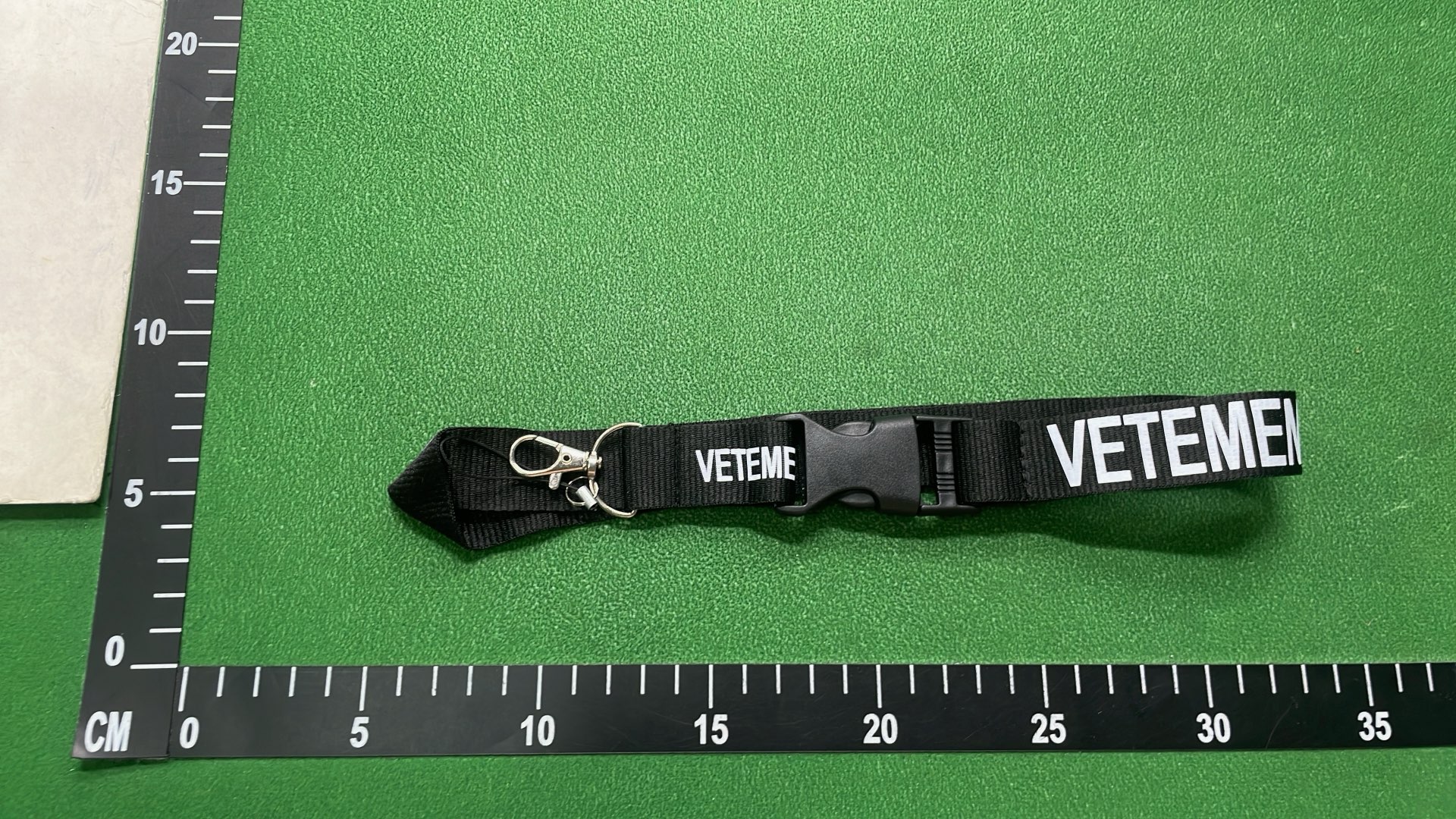 VETEMENTS Lanyard Neck Strap with Metal Clip