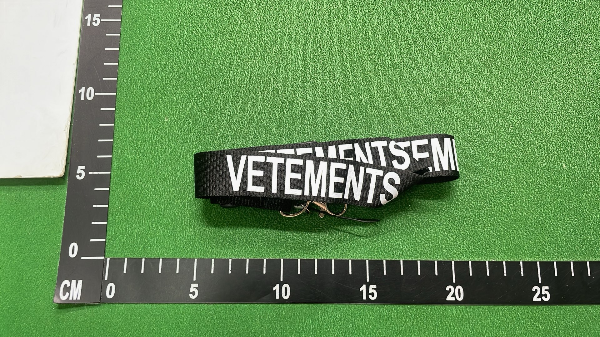VETEMENTS Lanyard Neck Strap with Metal Clip