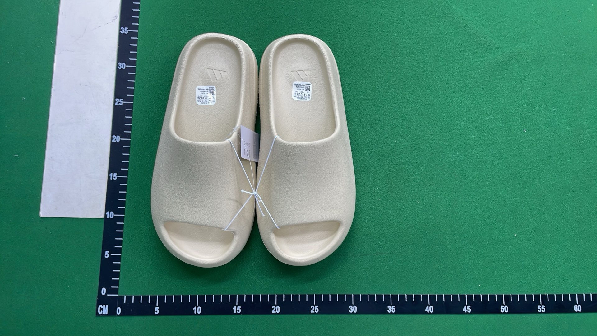 Yeezy Slide Black Slides HQ6448