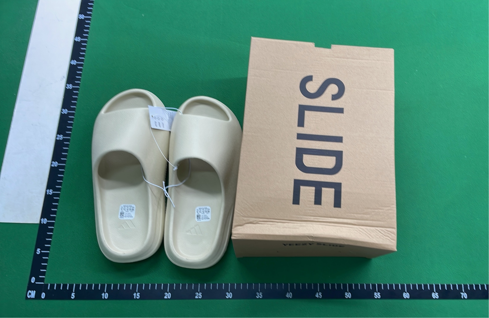 Yeezy Slide Black Slides HQ6448