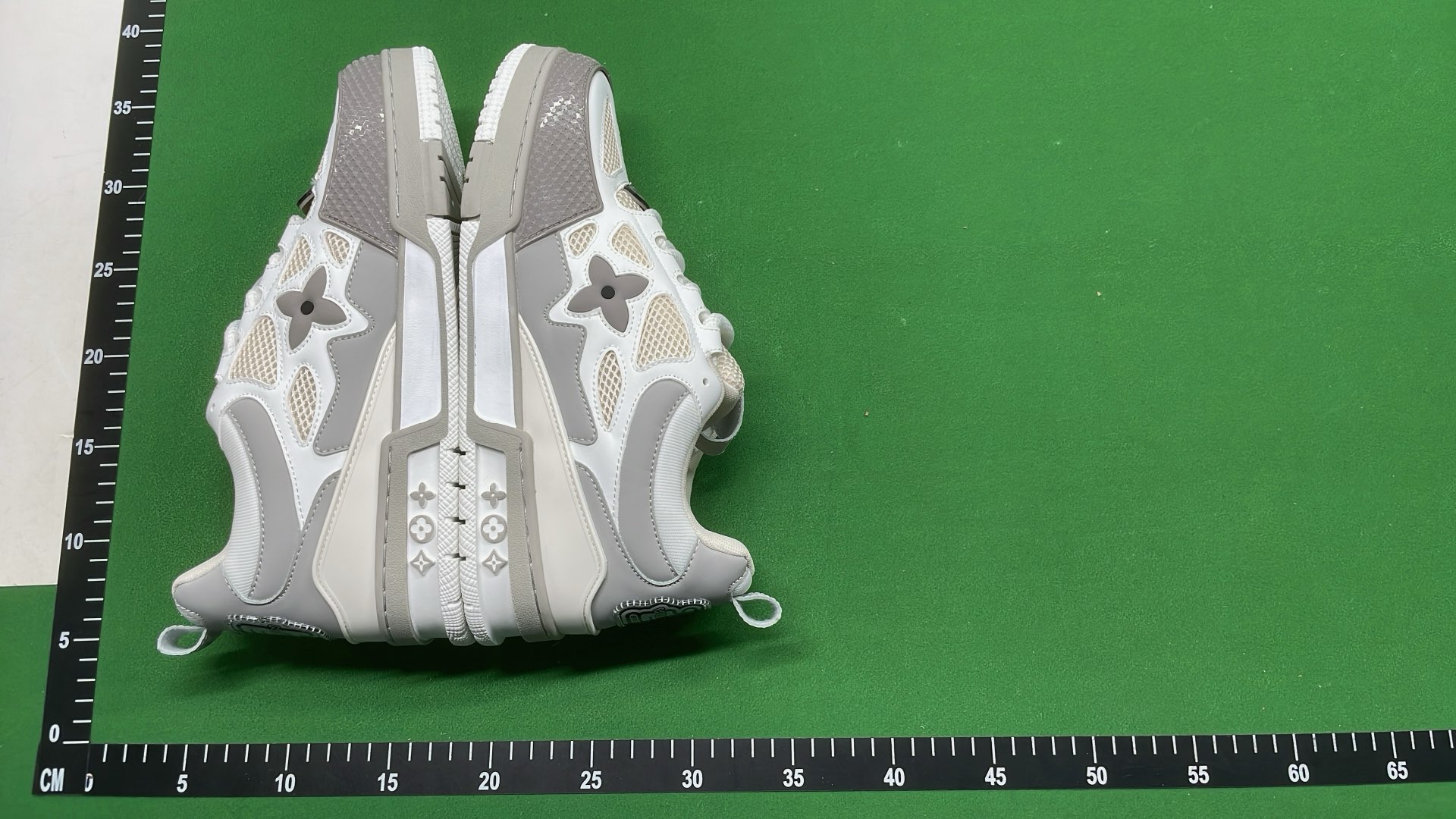 Lv Trainer Sneaker VCJK0521ZVL