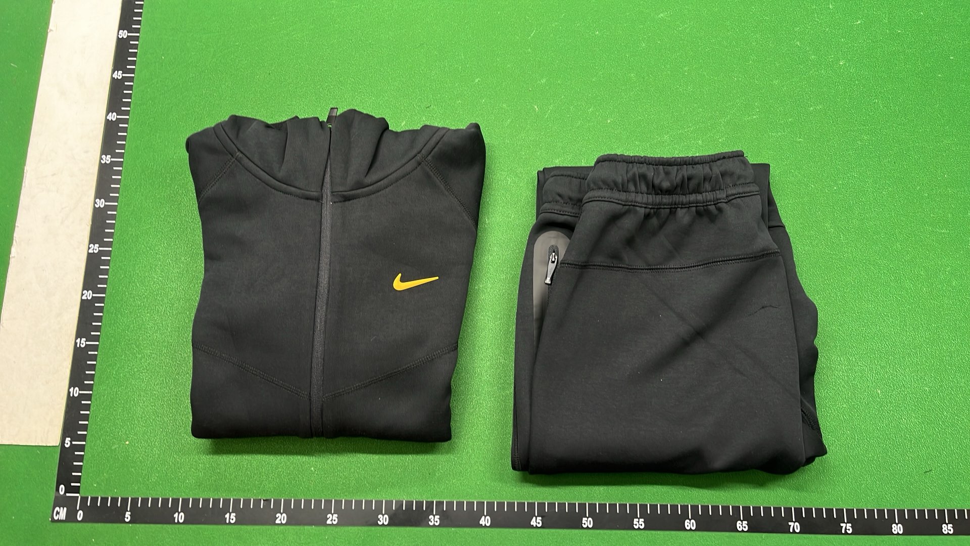 Nike Tech Fleece Hoodie and Sweatpants Set - Men's Athletic Wear