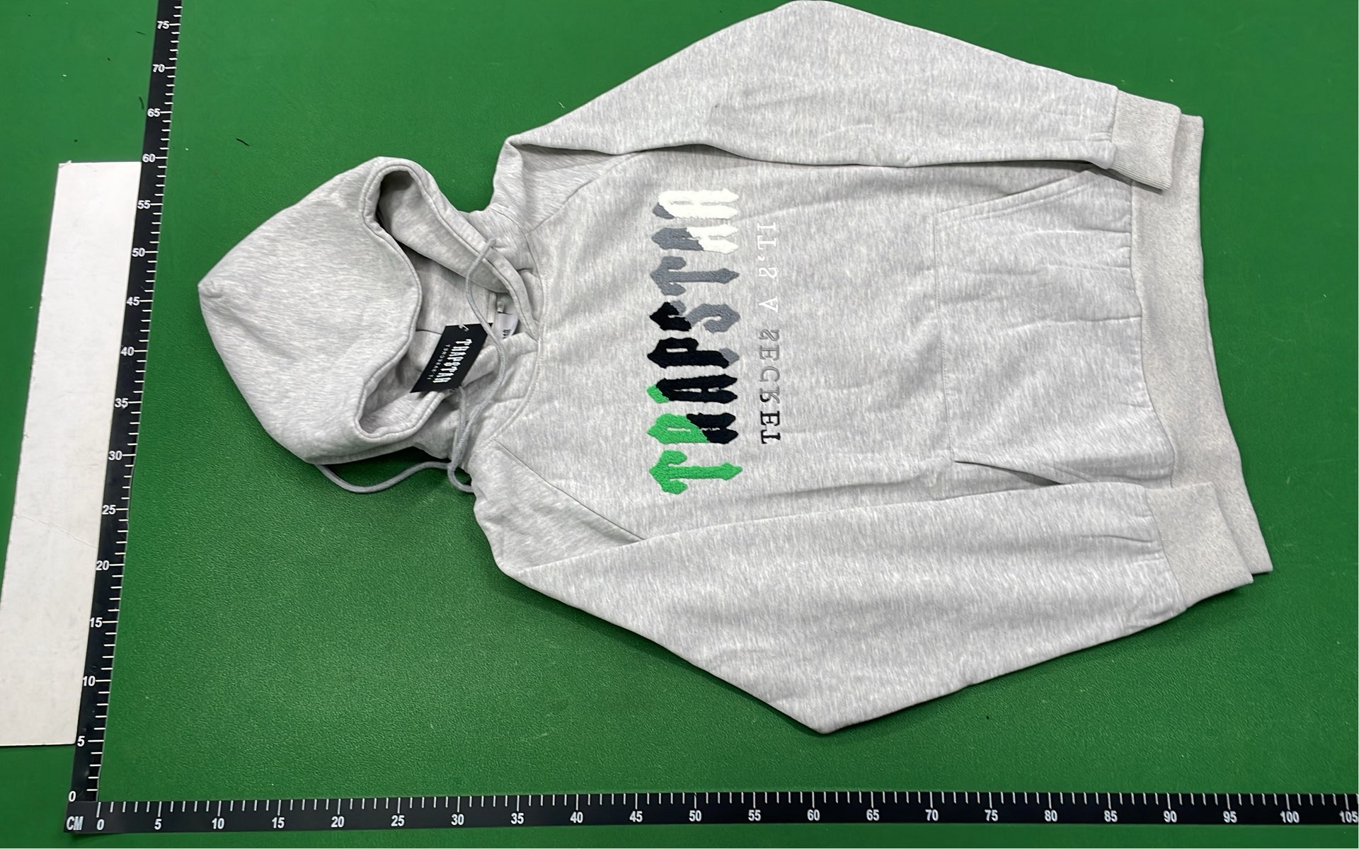 TRAPSTAR Rainbow Logo Hoodie - Black Oversized Sweatshirt