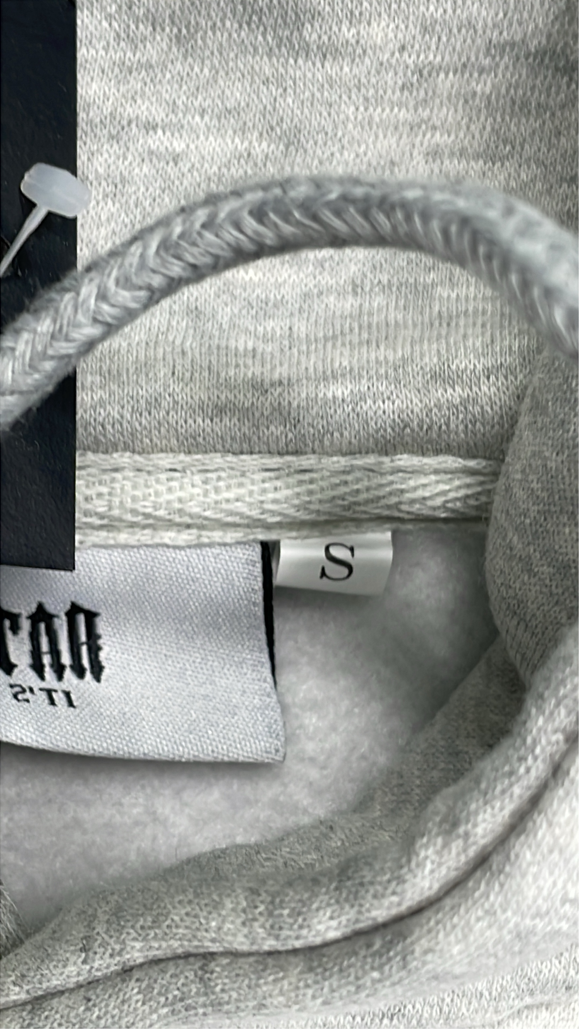 TRAPSTAR Rainbow Logo Hoodie - Black Oversized Sweatshirt