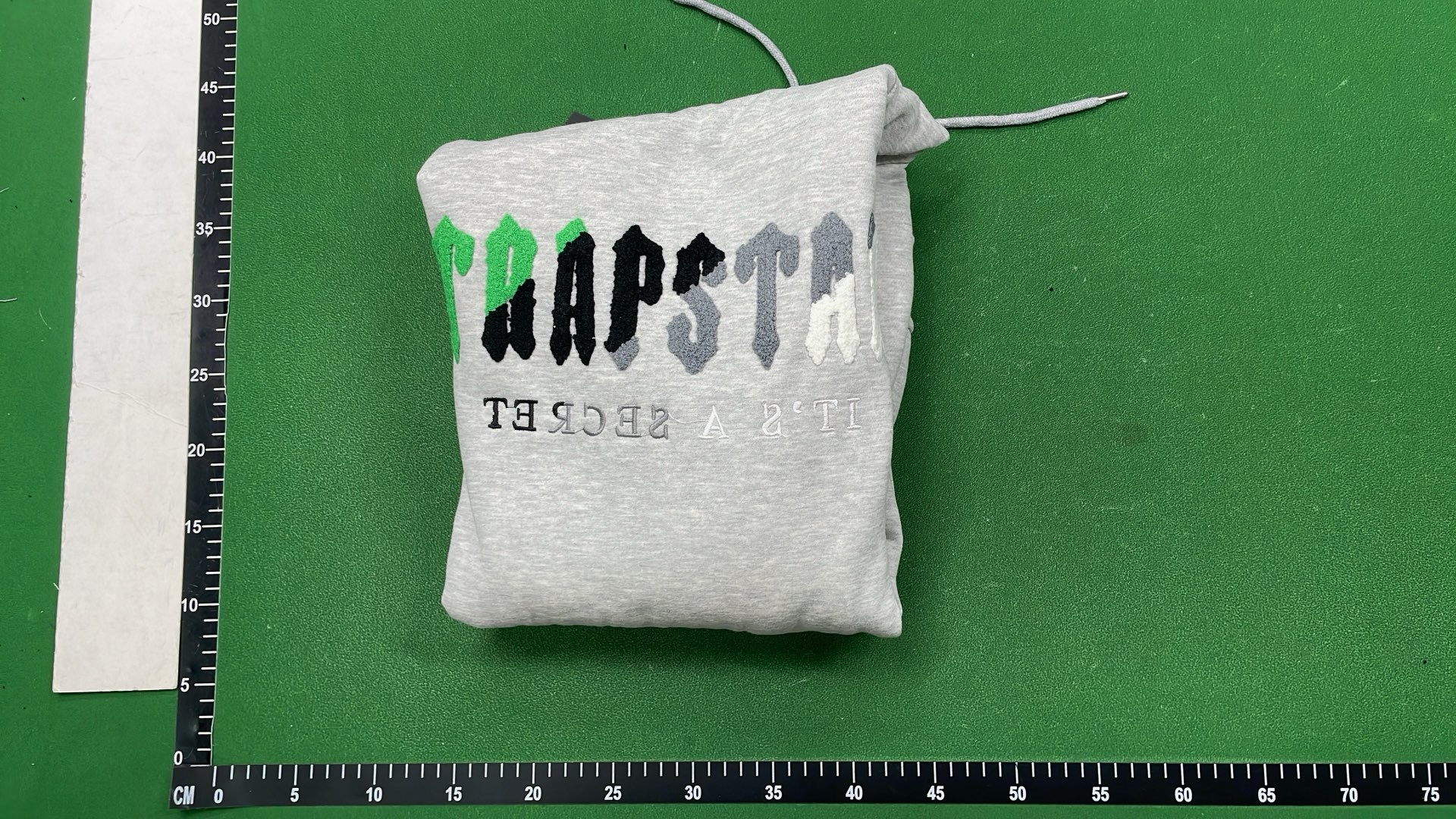 TRAPSTAR Rainbow Logo Hoodie - Black Oversized Sweatshirt