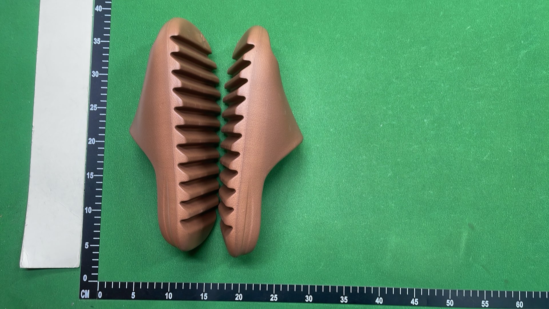 Yeezy Slide Sandals - Comfortable Rubber Slides in Multiple Colors
