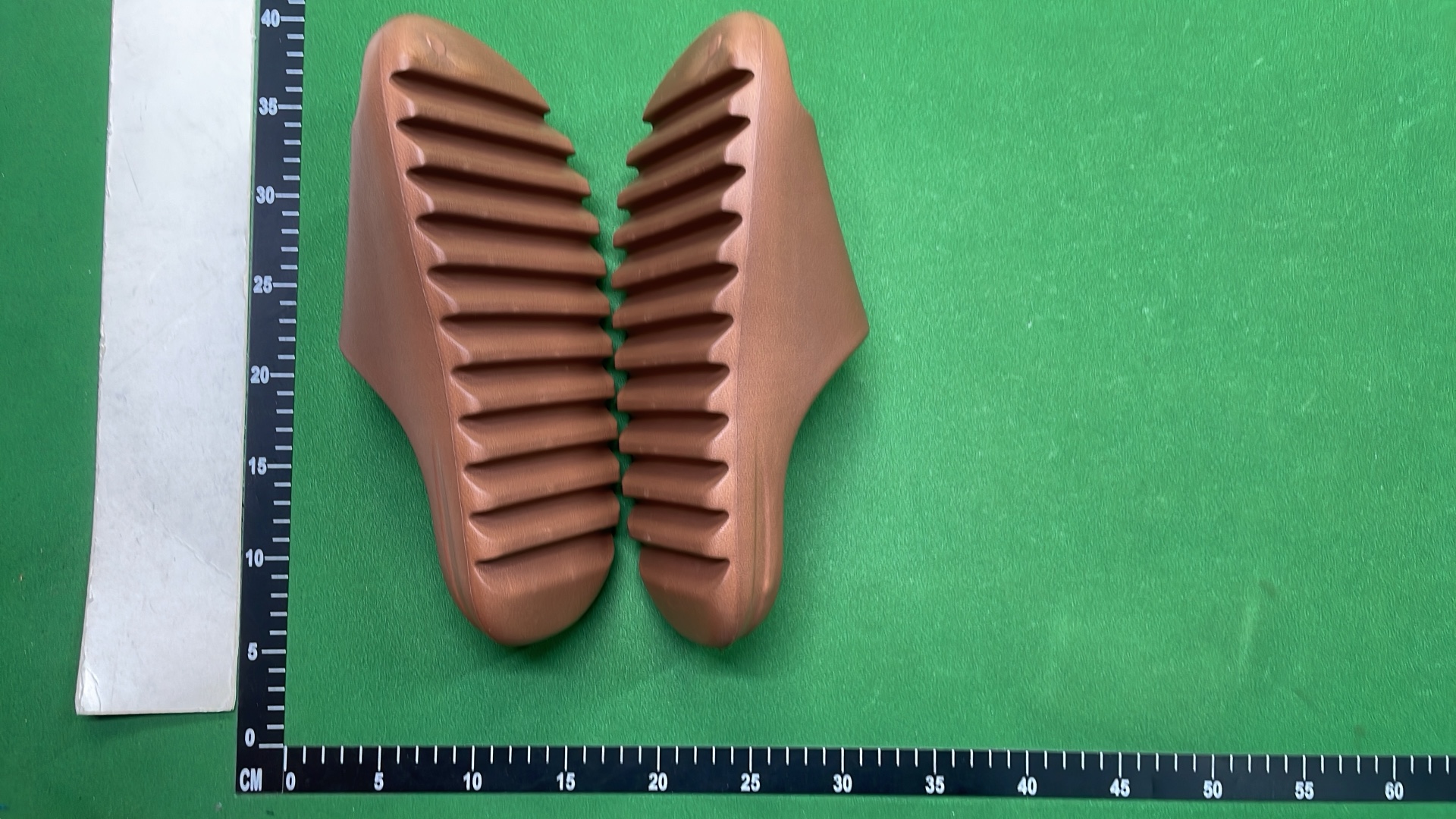 Yeezy Slide Sandals - Comfortable Rubber Slides in Multiple Colors