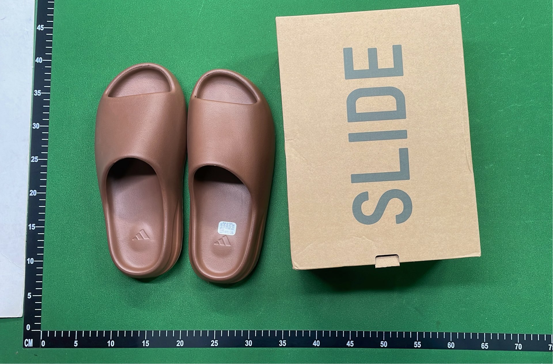 Yeezy Slide Sandals - Comfortable Rubber Slides in Multiple Colors