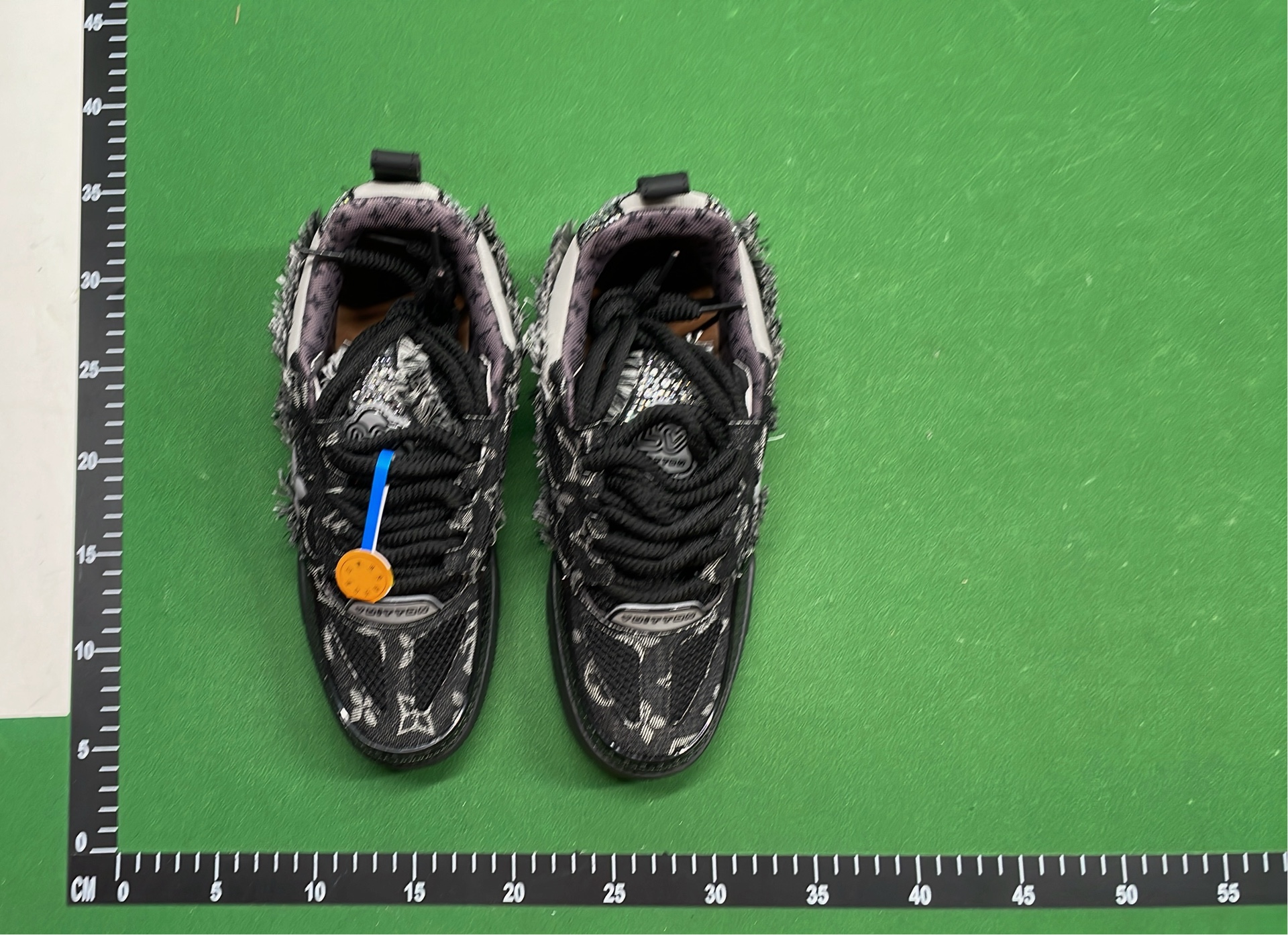 Lv Trainer Sneaker VCJK0521ZVL