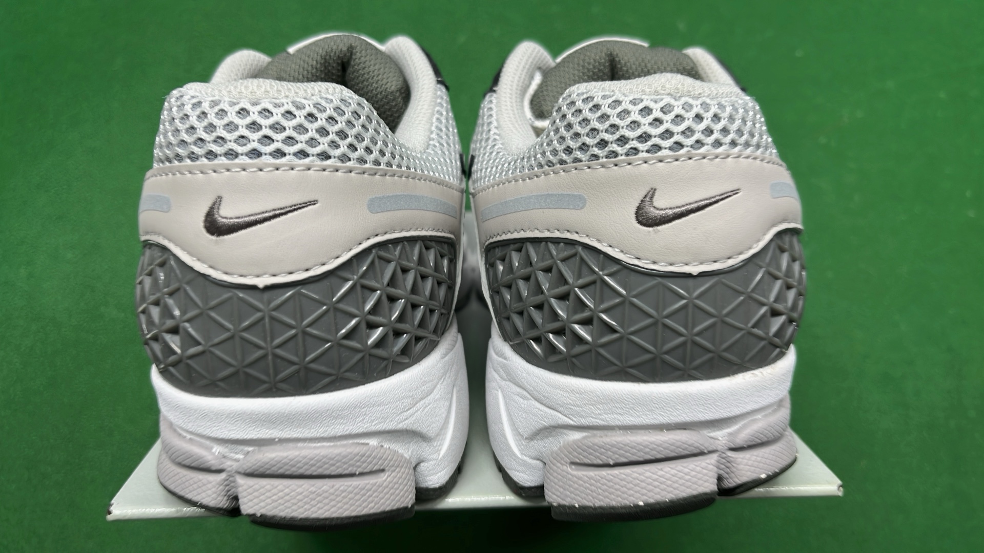 Nike Shox R4 Running Shoes for Men and Women