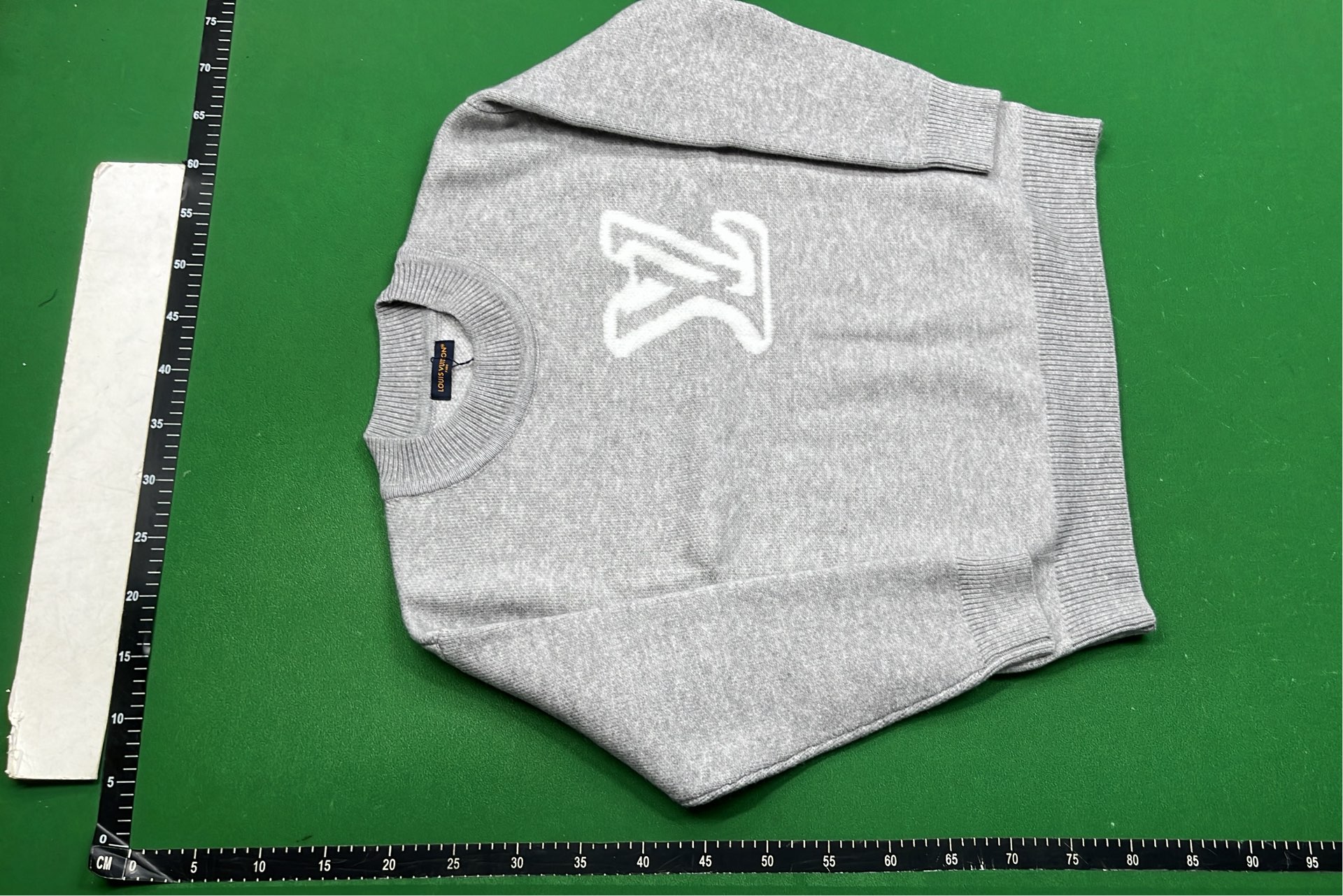 1:1 Batch LOUIS VUITTONsweater1  in the Best OopBuy Spreadsheet QC photos