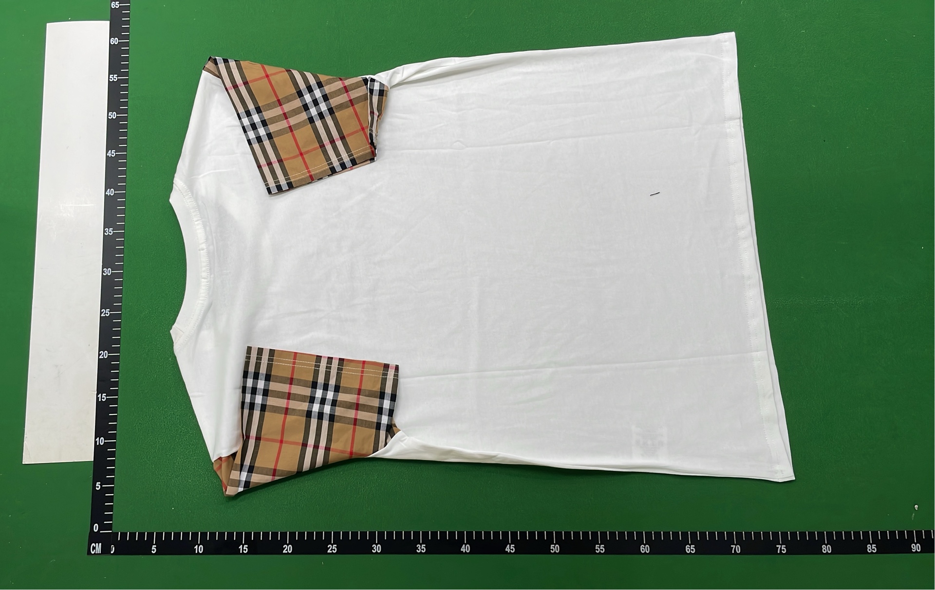 BURBERRY London England White T-Shirt with Check Sleeves