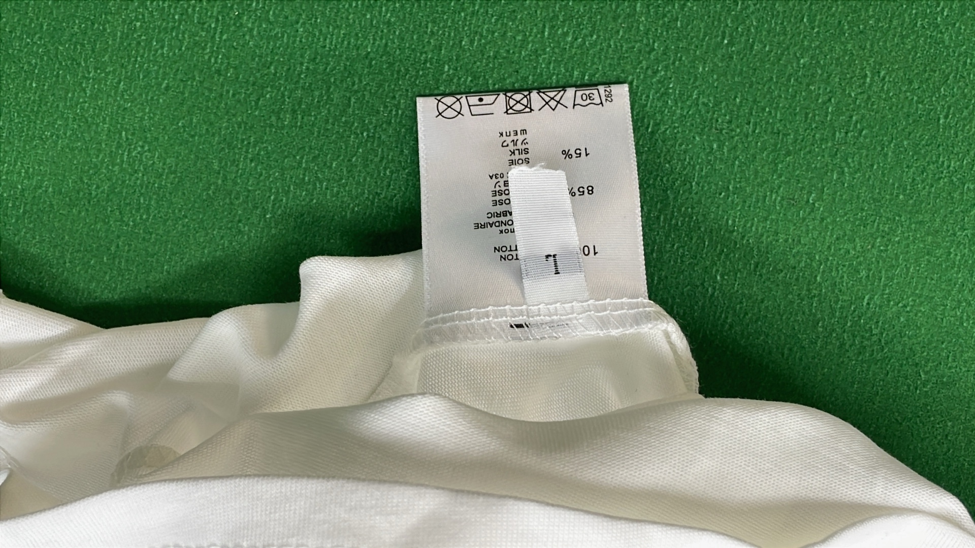 BURBERRY London England White T-Shirt with Check Sleeves