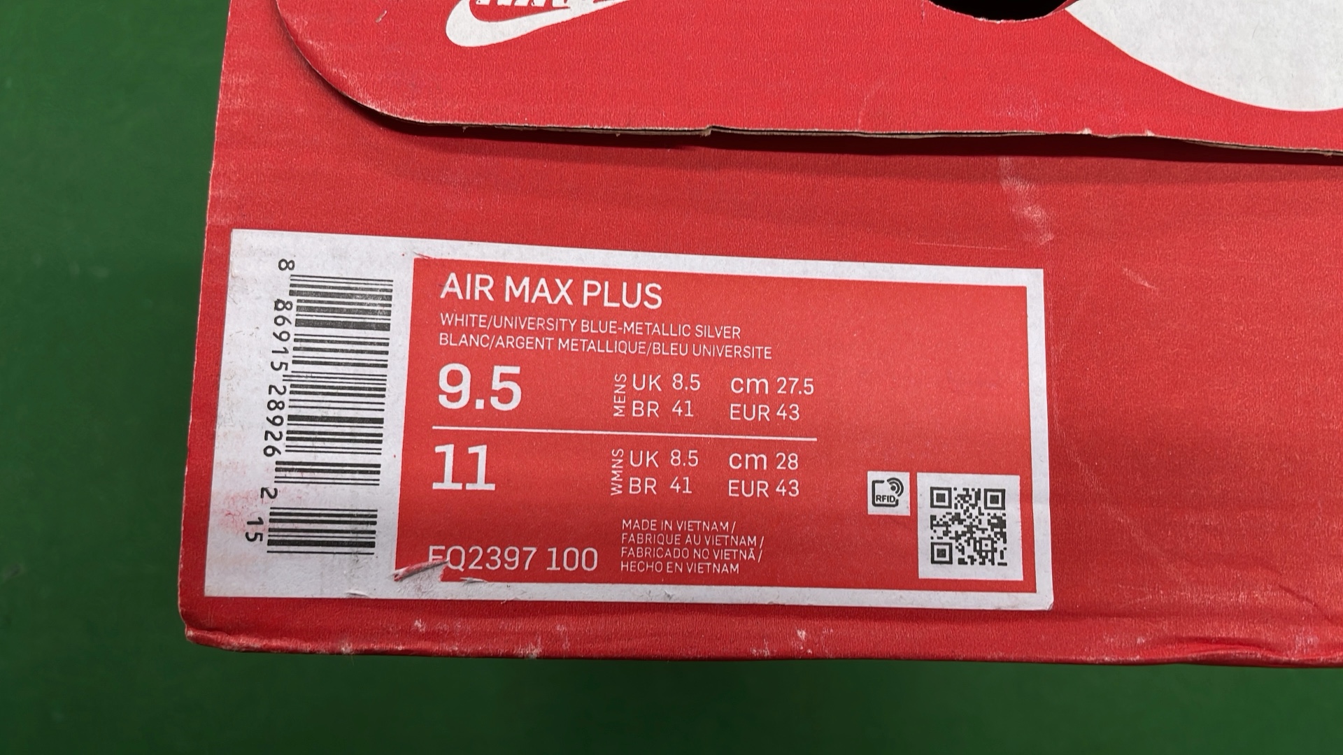 Nike Air Max Plus TN 95 Sneakers - Gradient Color Design