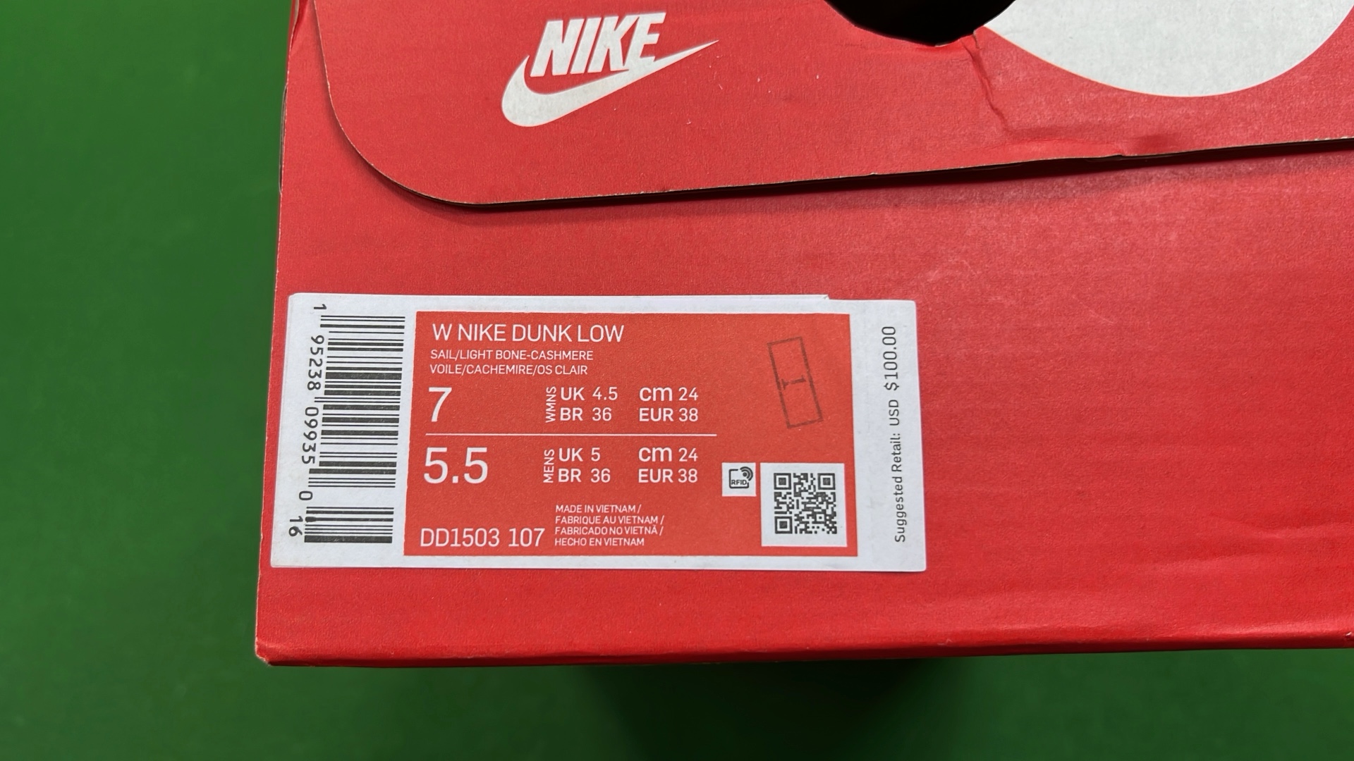 AKA Top Flow VT Version Dunk SB Sneakers