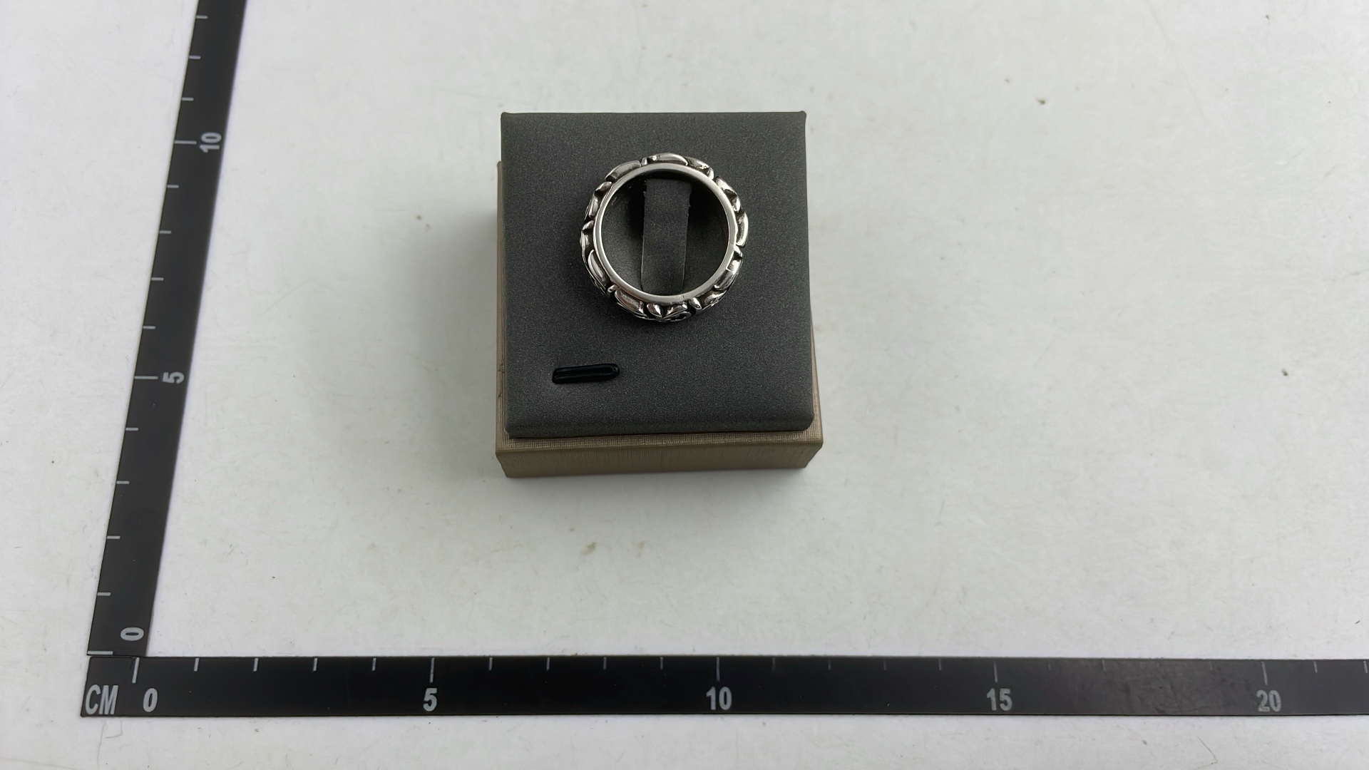 Vintage Silver Floral Ring with Engraved Band