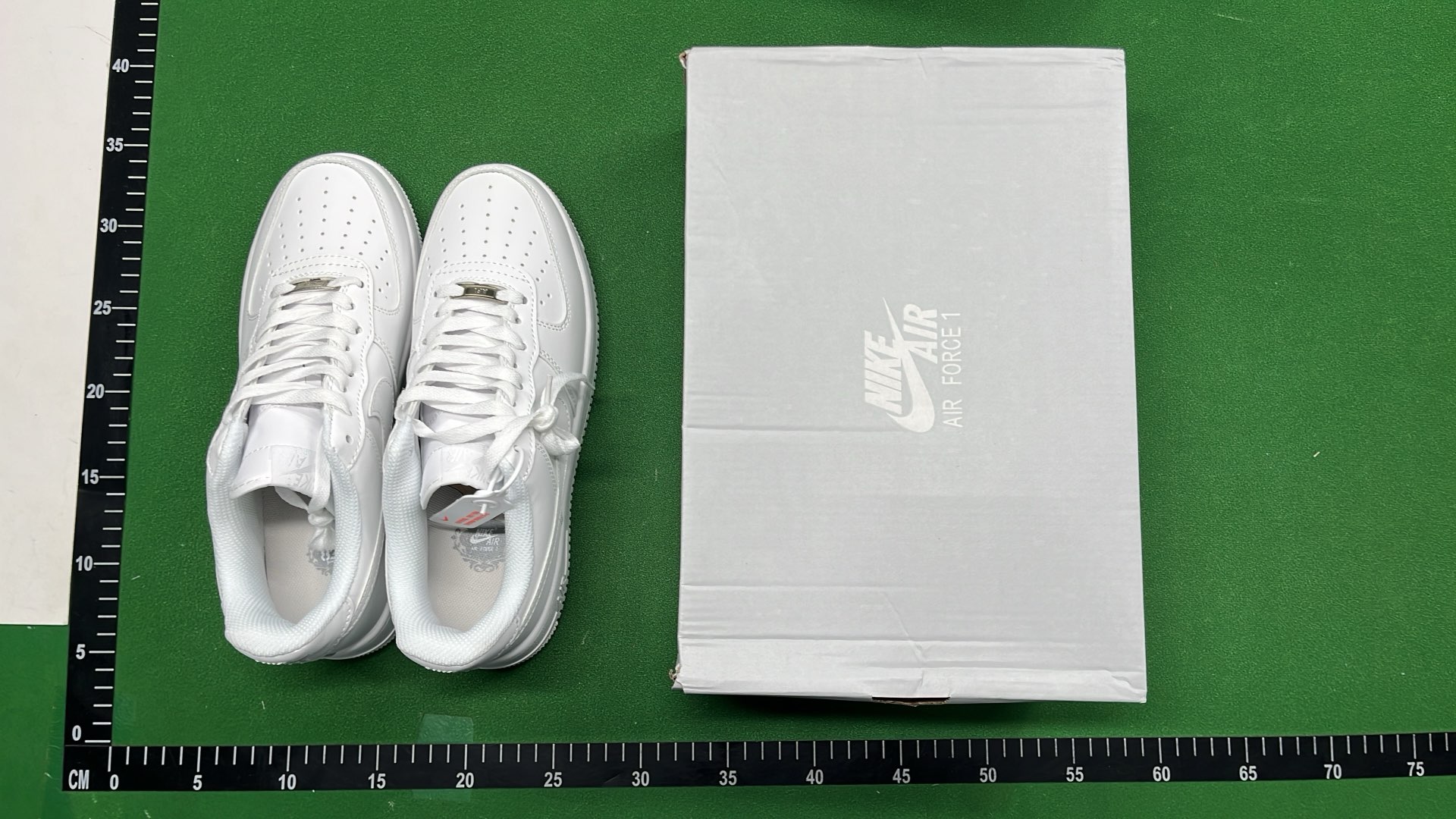 Nike Air Force 1 Low Supreme Collaboration Sneakers