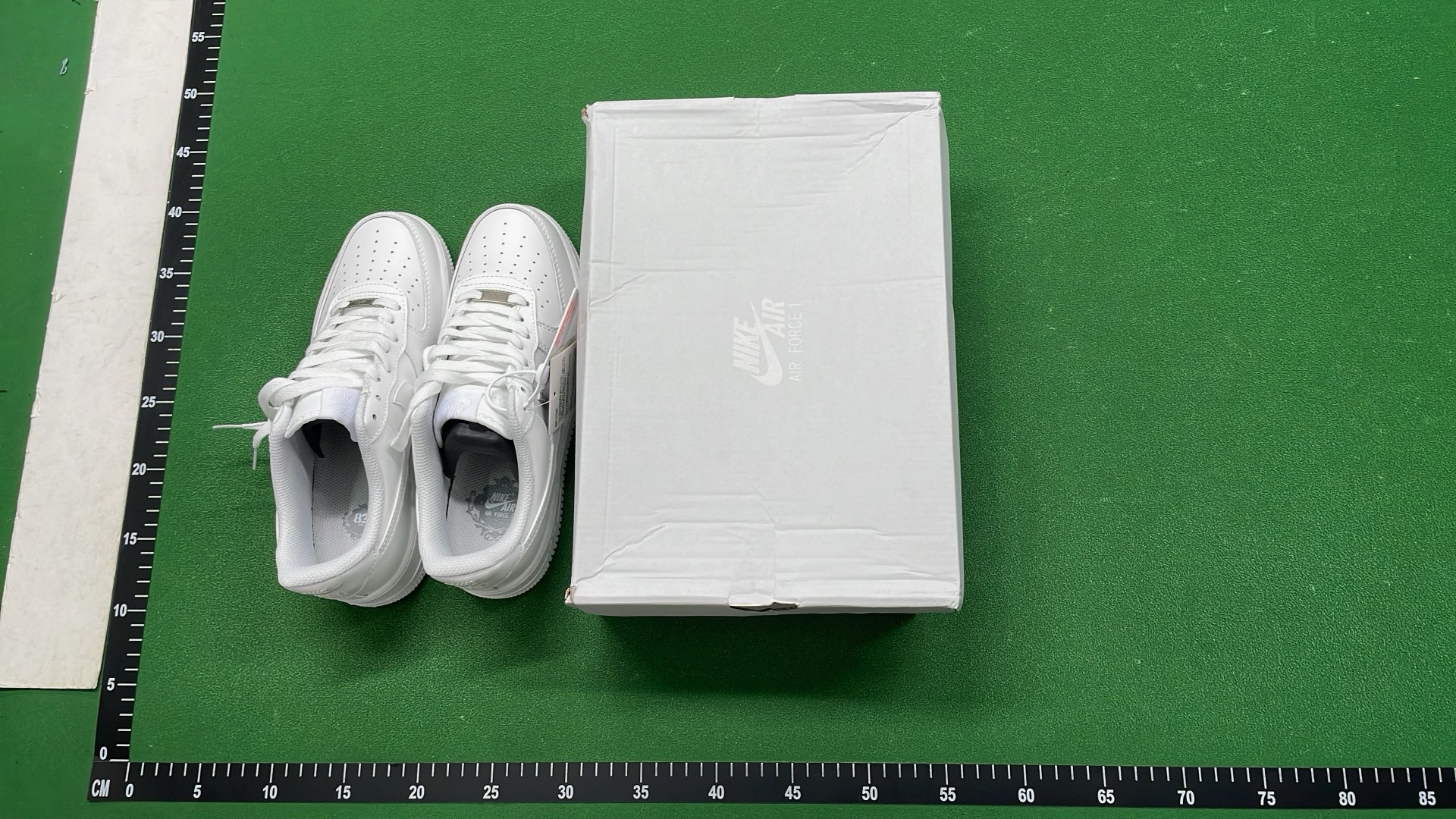 Nike Air Force 1 Low White Black Supreme Edition