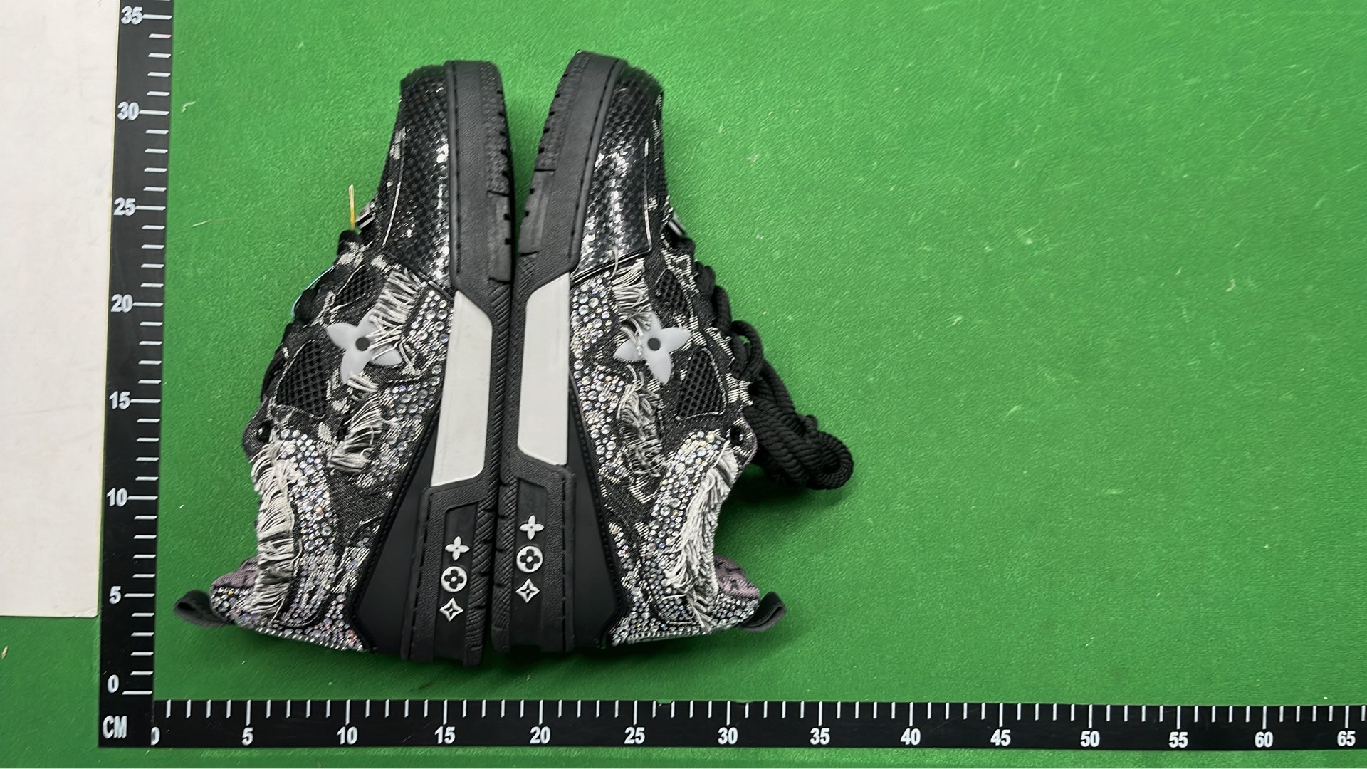 Lv Trainer Sneaker VCJK0521ZVL