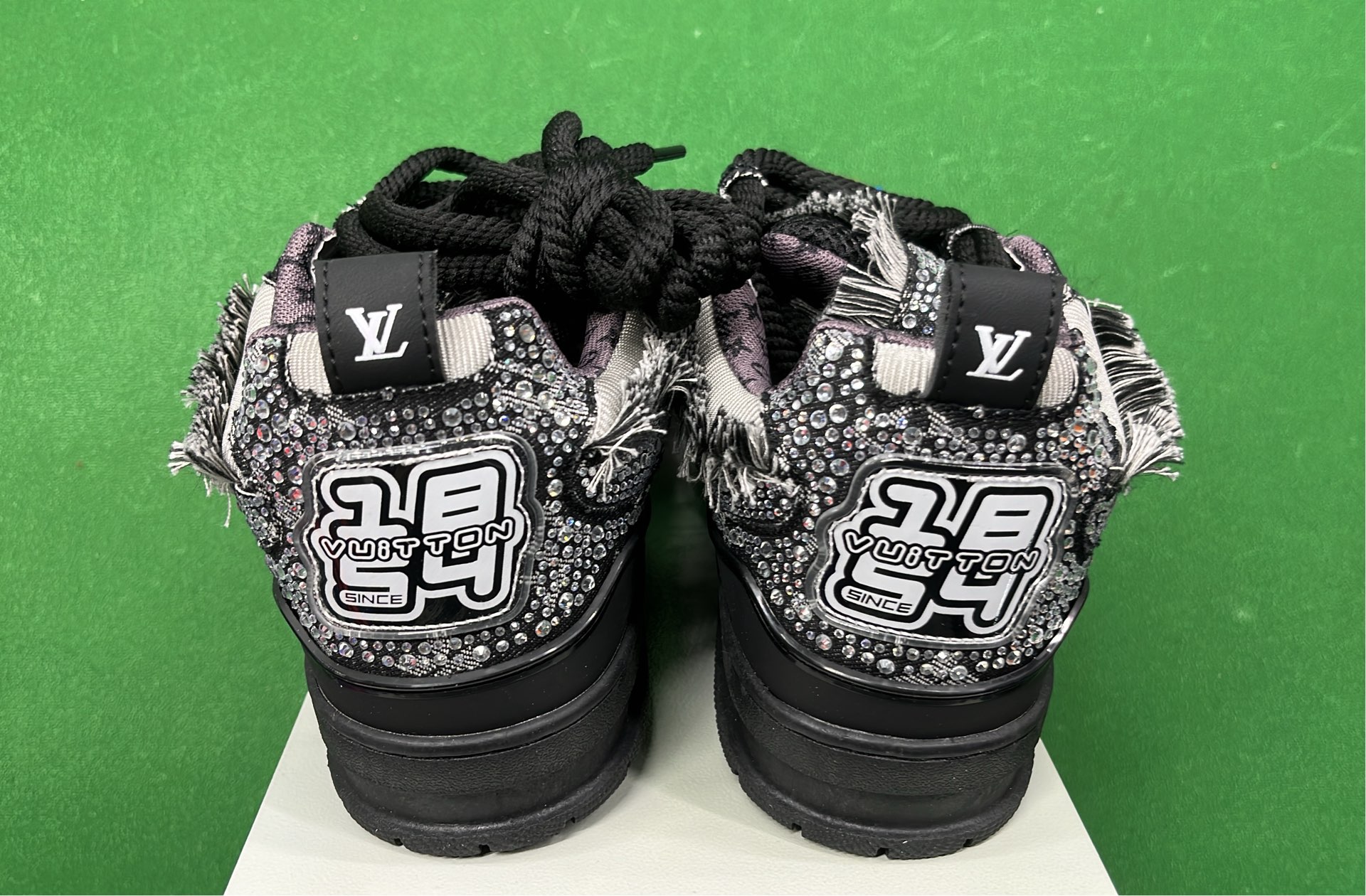 Lv Trainer Sneaker VCJK0521ZVL