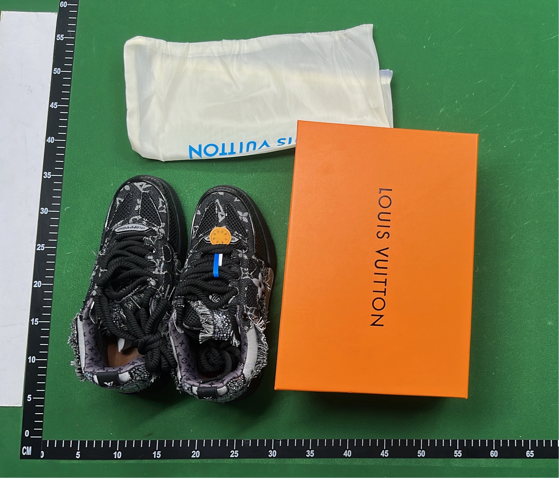 Lv Trainer Sneaker VCJK0521ZVL