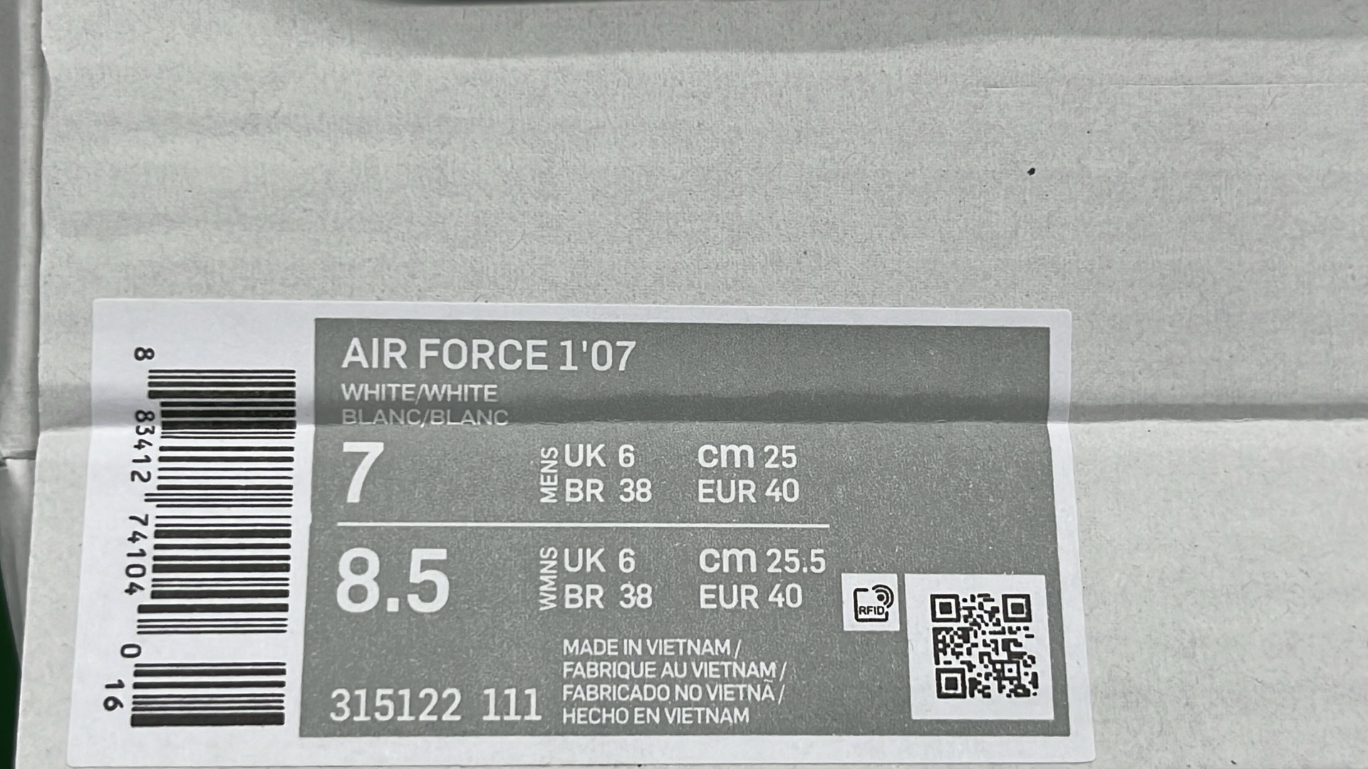 Nike Air Force 1 Low Supreme x Nike Collaboration Sneakers