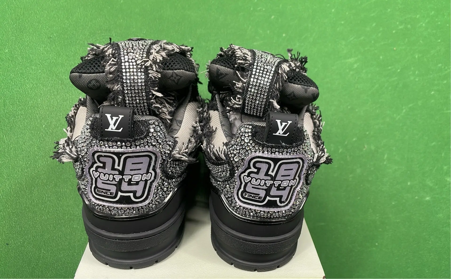 1:1 Batch LOUIS VUITTON shoes-1  in the Best OopBuy Spreadsheet QC photos