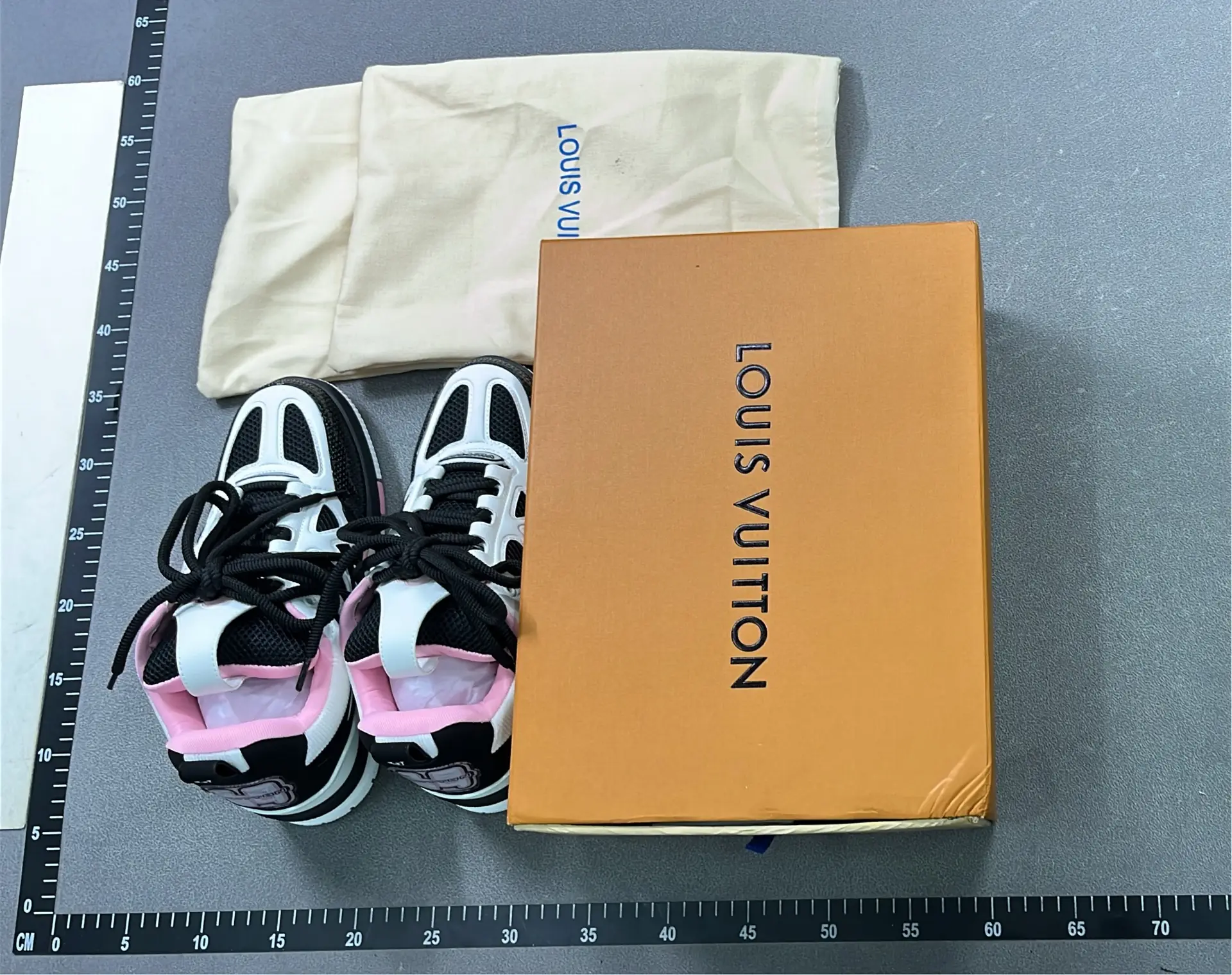 1:1 Batch LOUIS VUITTON shoes-1  in the Best OopBuy Spreadsheet QC photos
